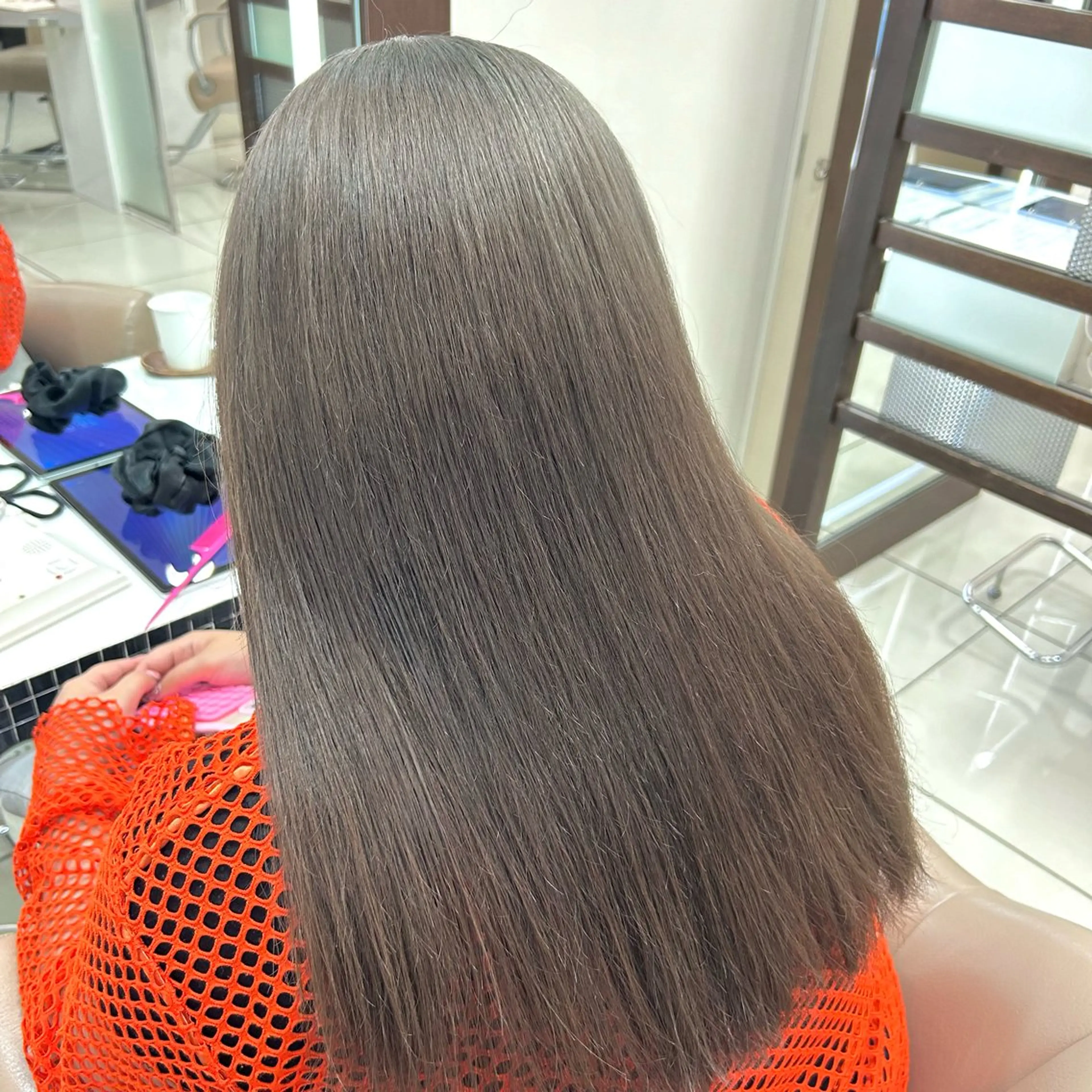 ロング カラー ブリーチ グレージュ ミルクティーグレージュ ヘアカラー ハイトーン👱‍♀️ シールエクステ/彩花のヘアスタイル
