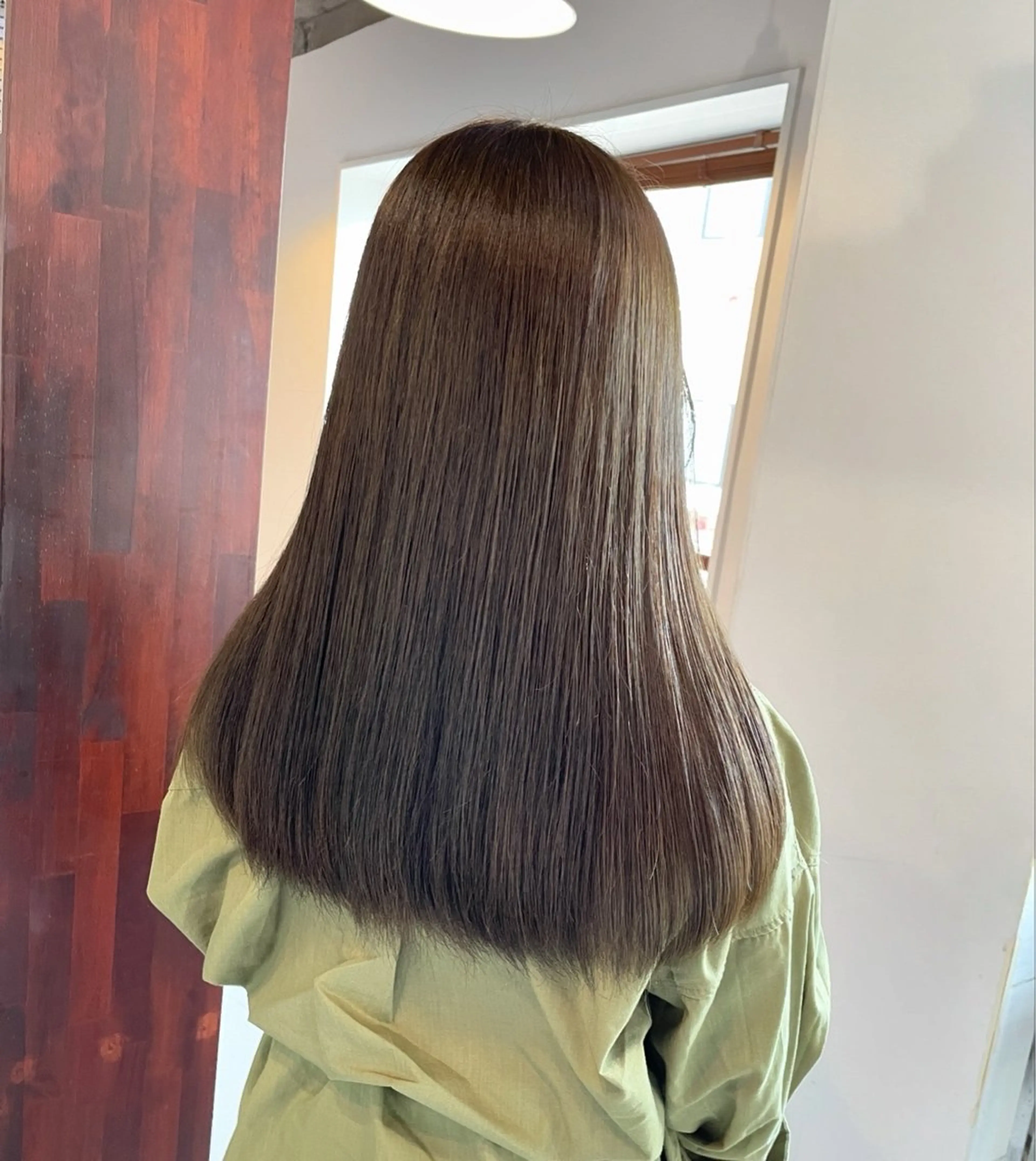 ロング カラー ベージュカラー ブリーチ ブリーチなしカラー オリーブベージュ silo所属・silo MOKA 顔周りカット🦦のヘアスタイル