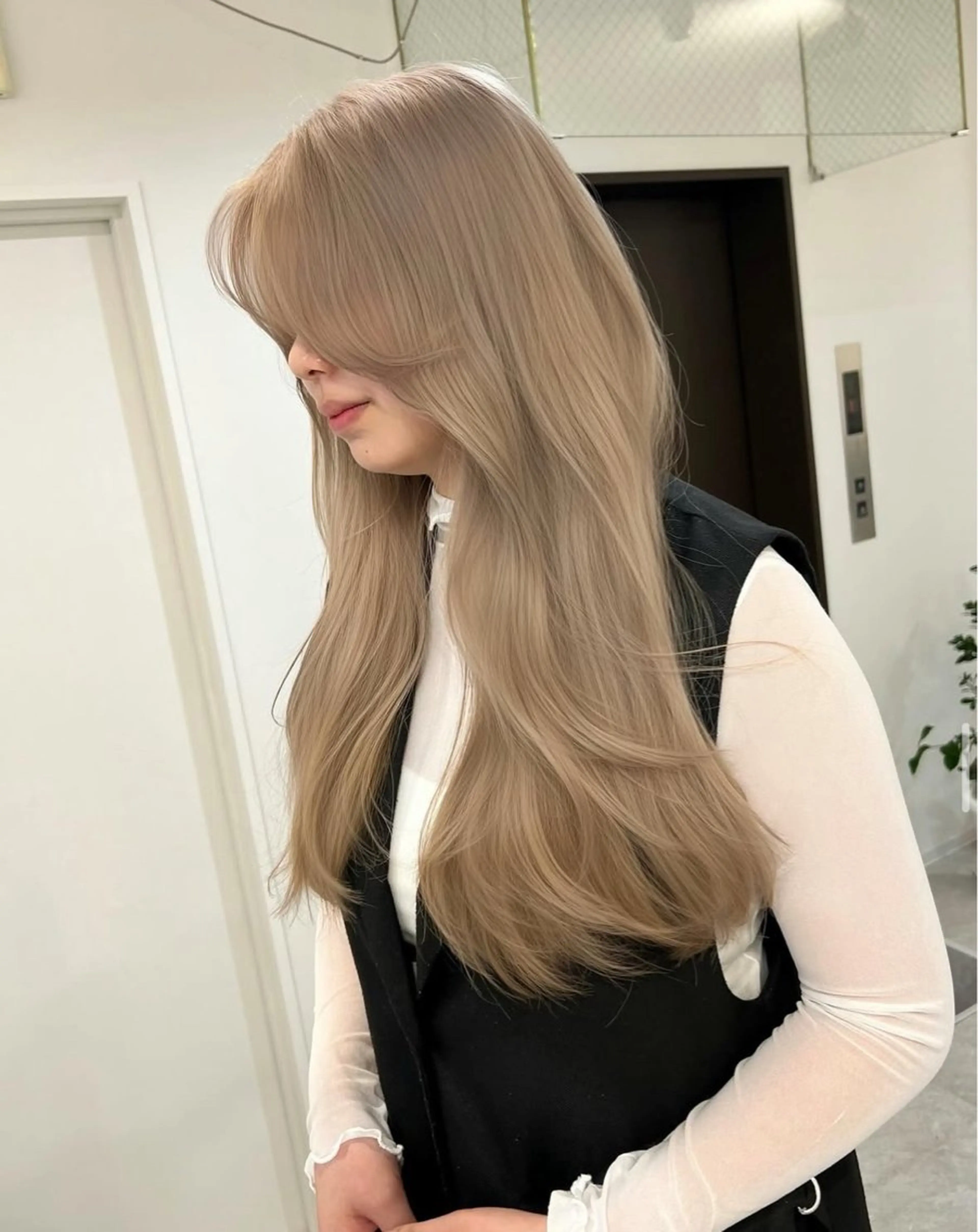 ロング カラー ベージュカラー ヘアカラー SEINA️️/烏丸 ブリーチ/ハイトーンのヘアスタイル