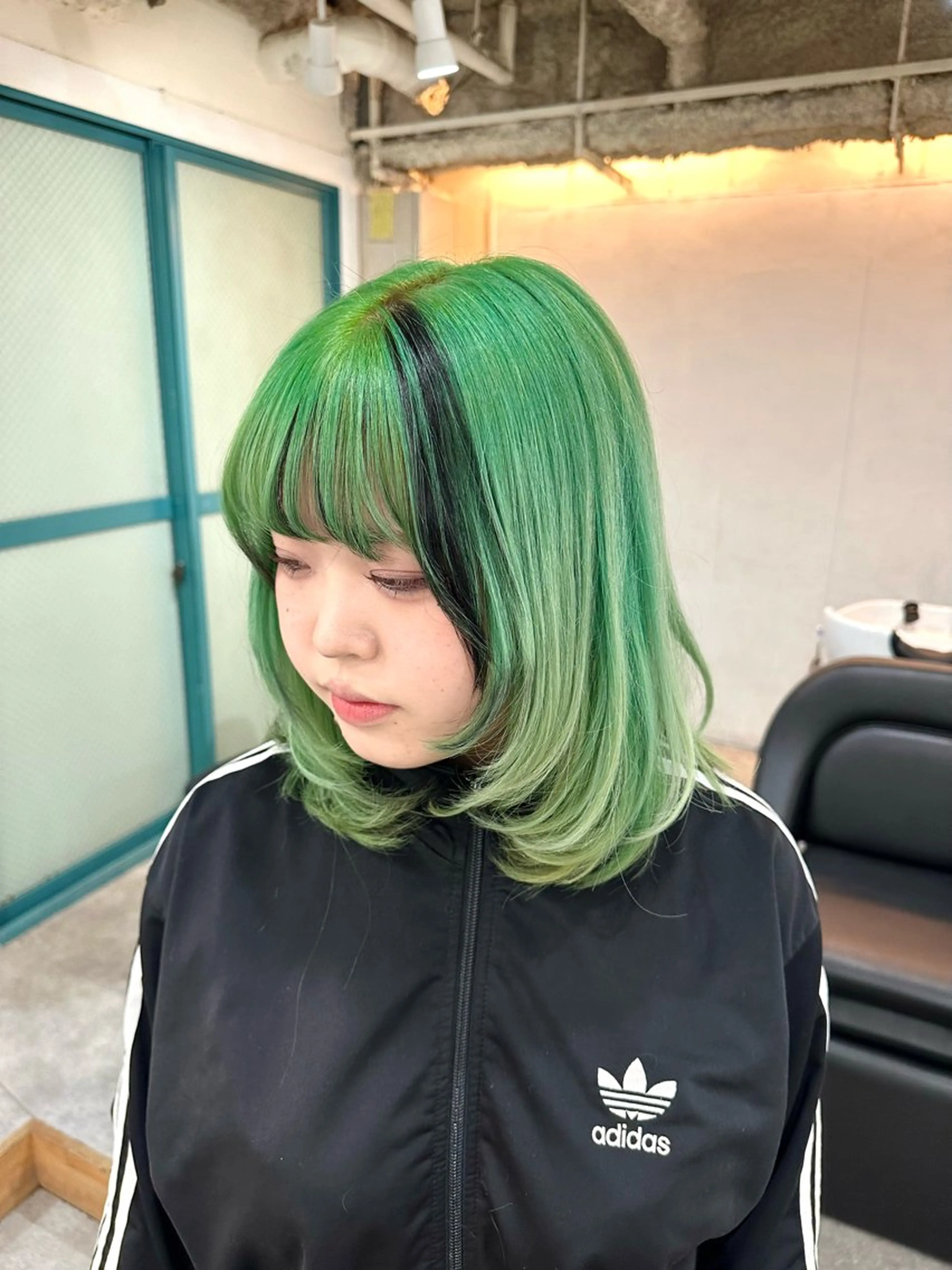 ミディアム カラー ヘアアレンジ 黒髪 顔まわりレイヤー 顔周りカット レイヤーカット SALOWIN京都河原町Suite店所属・外国人風レイヤー/ ハイトーンSHUのヘアスタイル