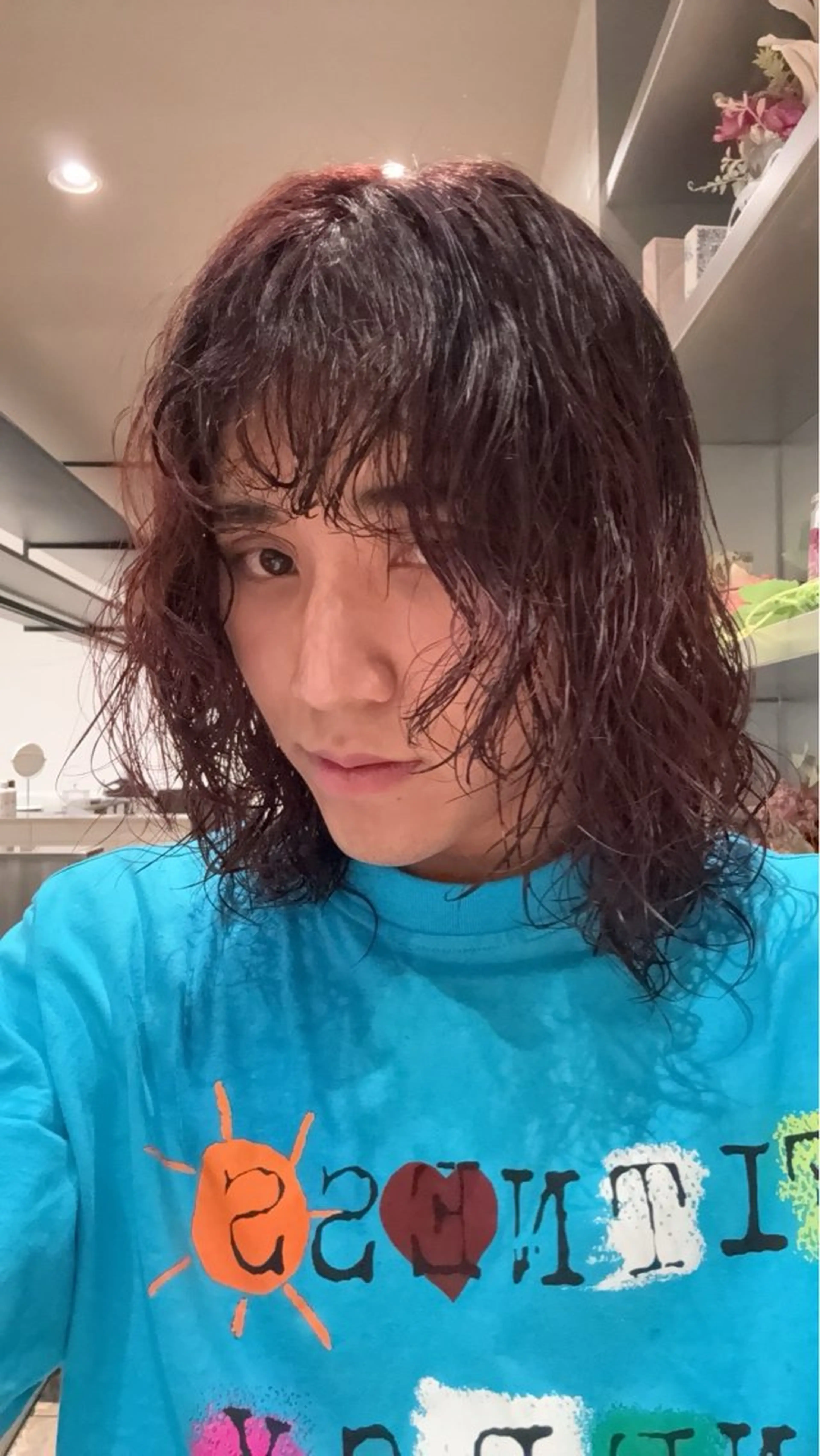 ミディアム パーマ メンズ ミディアムパーマ メンズパーマ さら/暖色/メンズ/ /デザインカラーのヘアスタイル