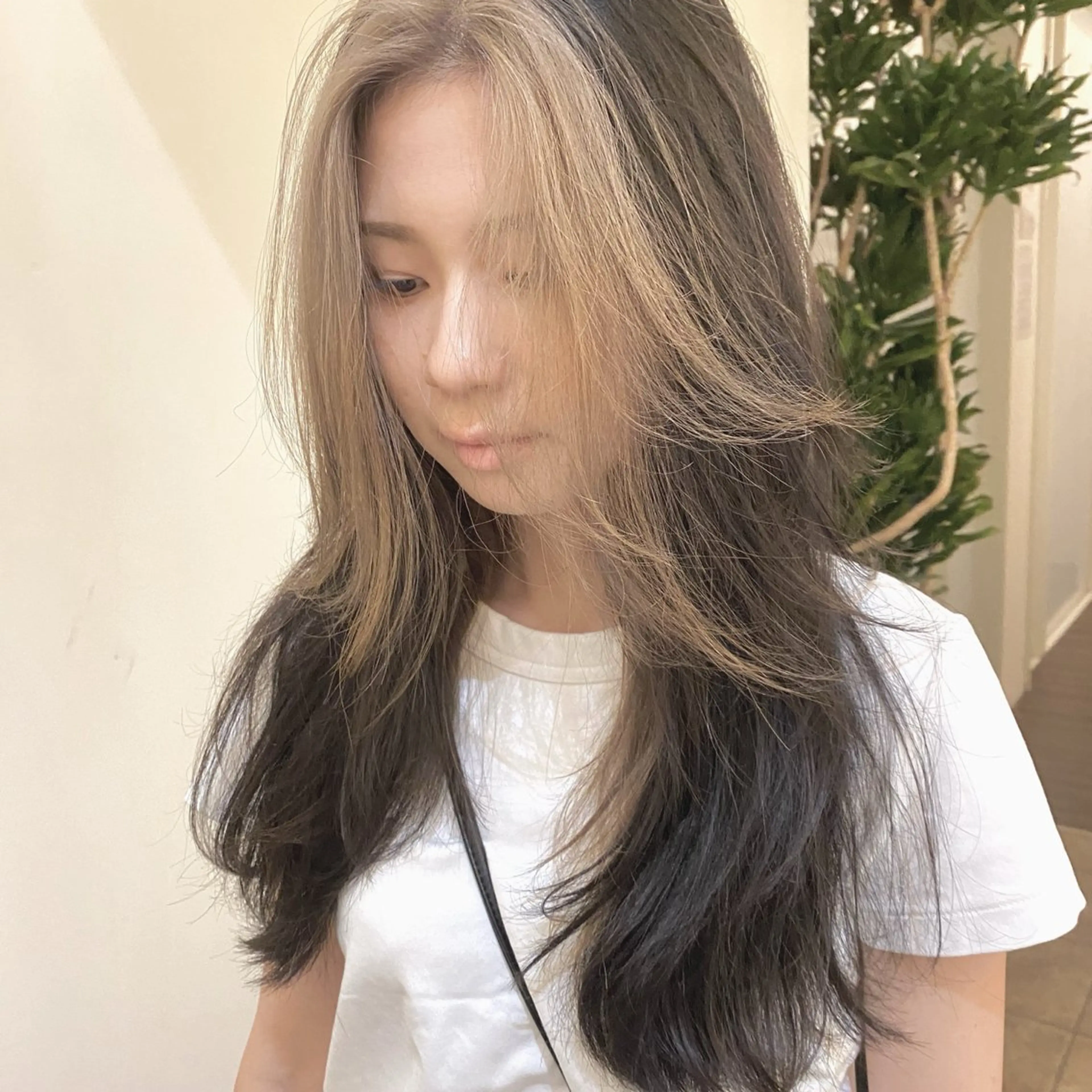 カラー ミストバング ベージュカラー  フェイスフレーミング ハイライトカラー るん ／カラーモデルのヘアスタイル