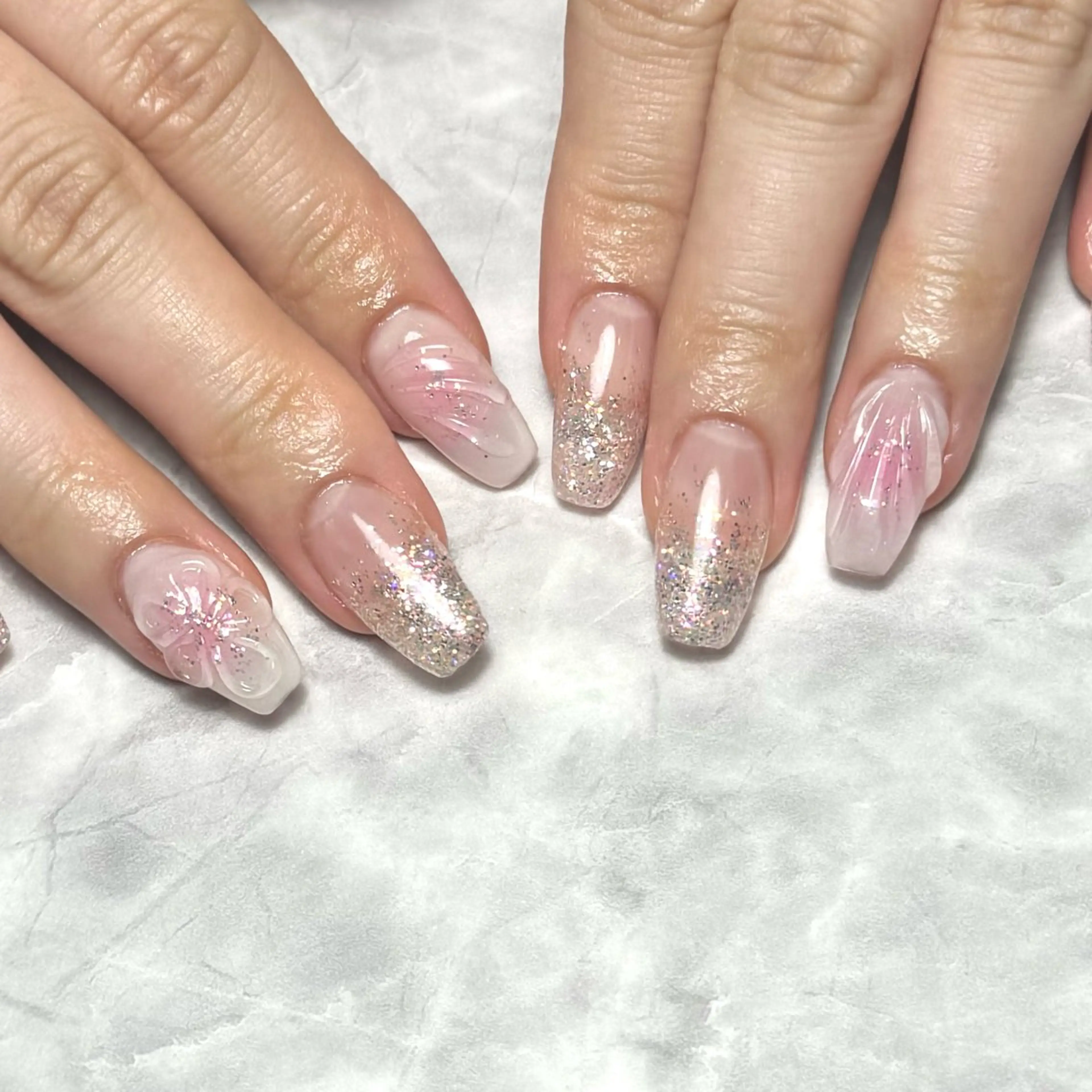 ネイル オーロラネイル チークネイル フラワーネイル キラキラネイル ぷっくりネイル ハンドネイル Nail Salon Lillion【リリオン】所属・lillion karenのネイルデザイン