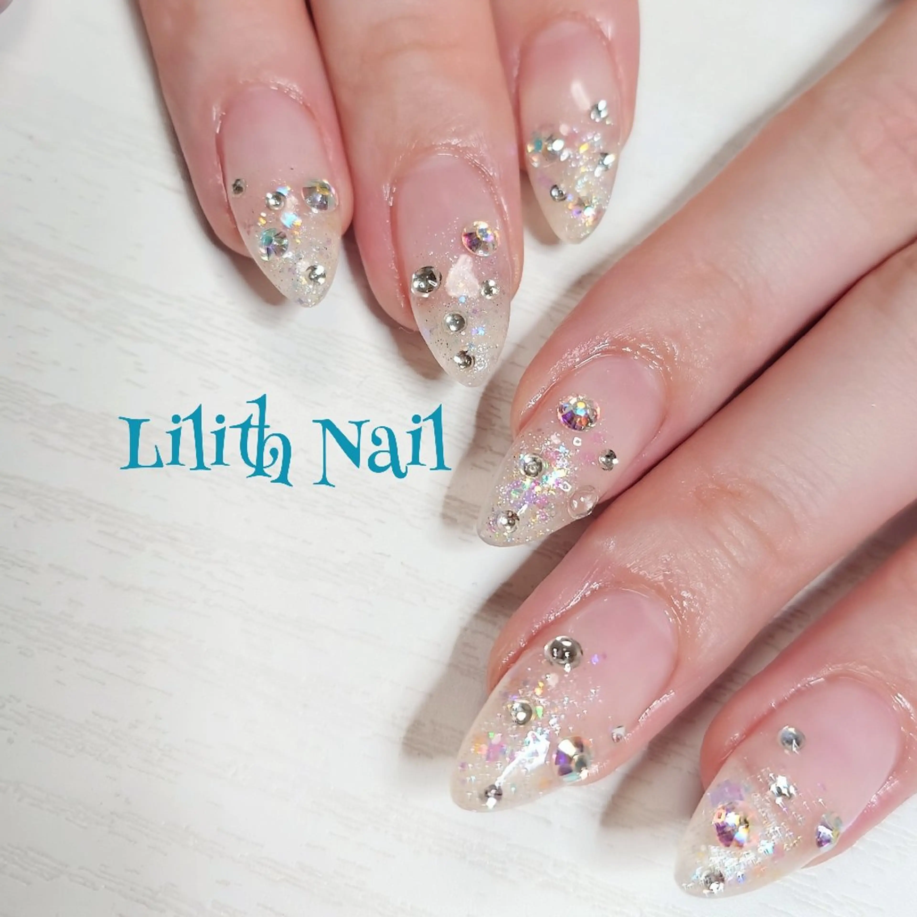 ネイル ストーンネイル ハンドネイル Lilith Nailのネイルデザイン