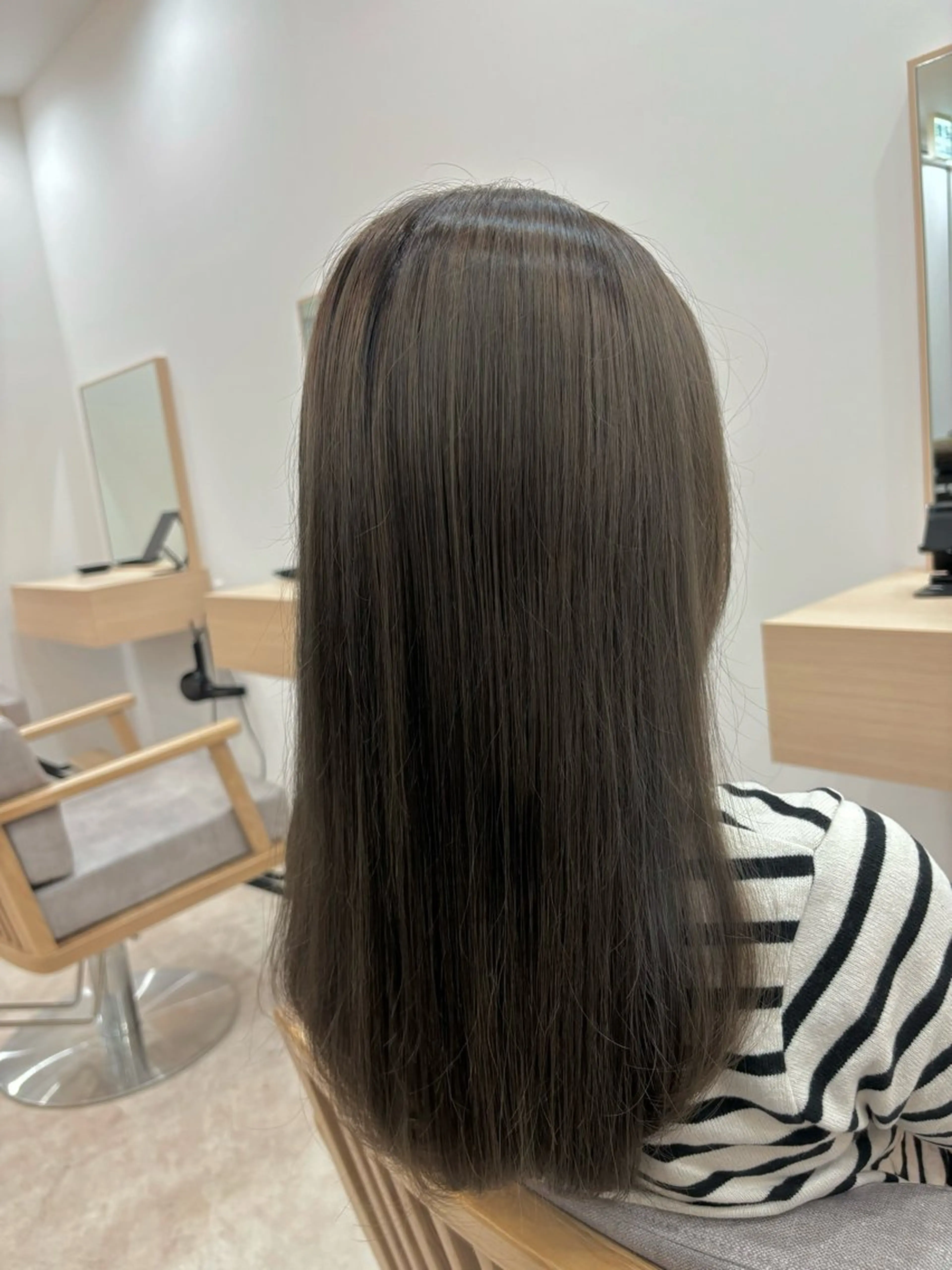 カラー グレージュ オリーブグレージュ オリーブグレー ✨️艶髪ショート✨️ /栄/大瀧 聖也のヘアスタイル