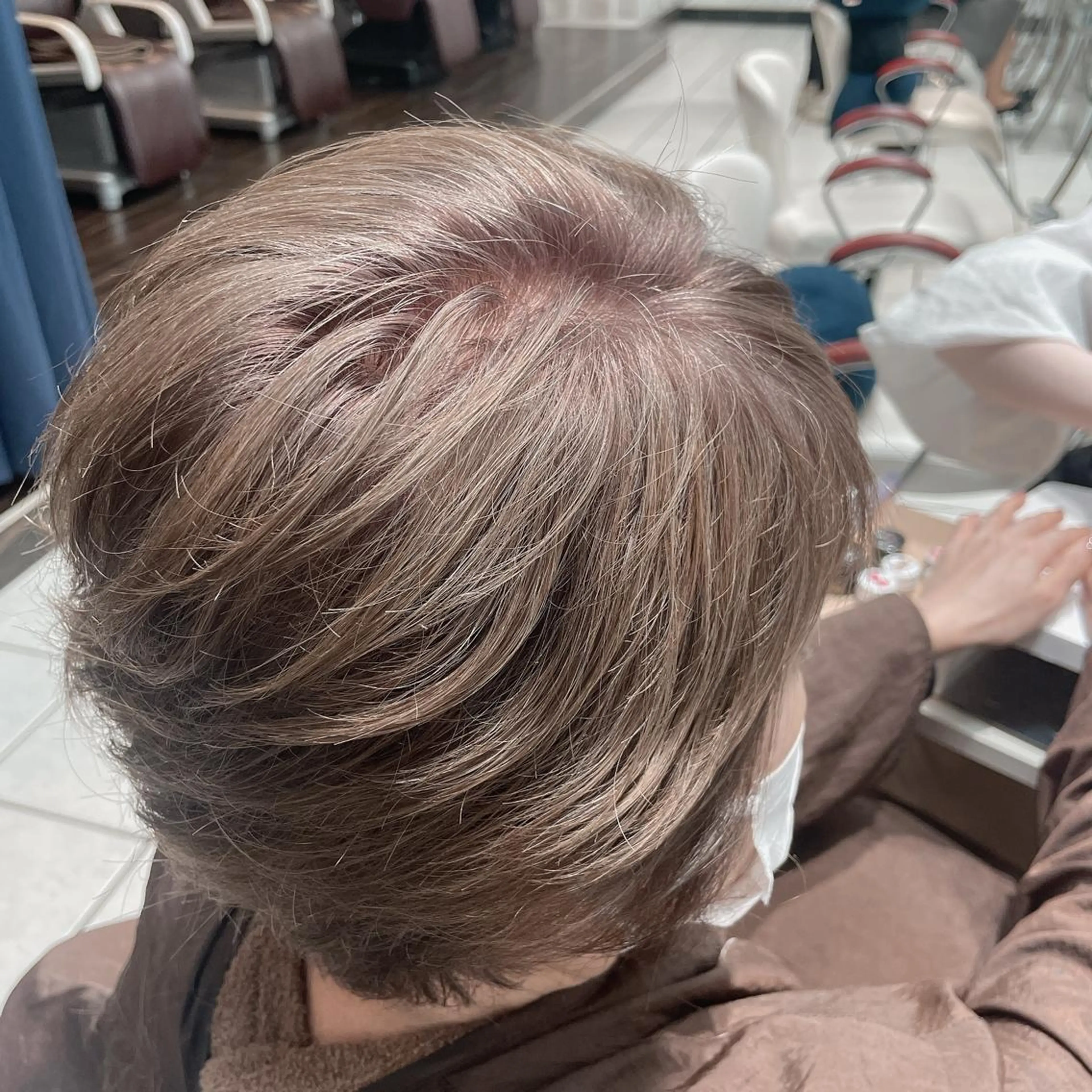 ショート カラー パーマ ディレクター 尾内 友美のヘアスタイル