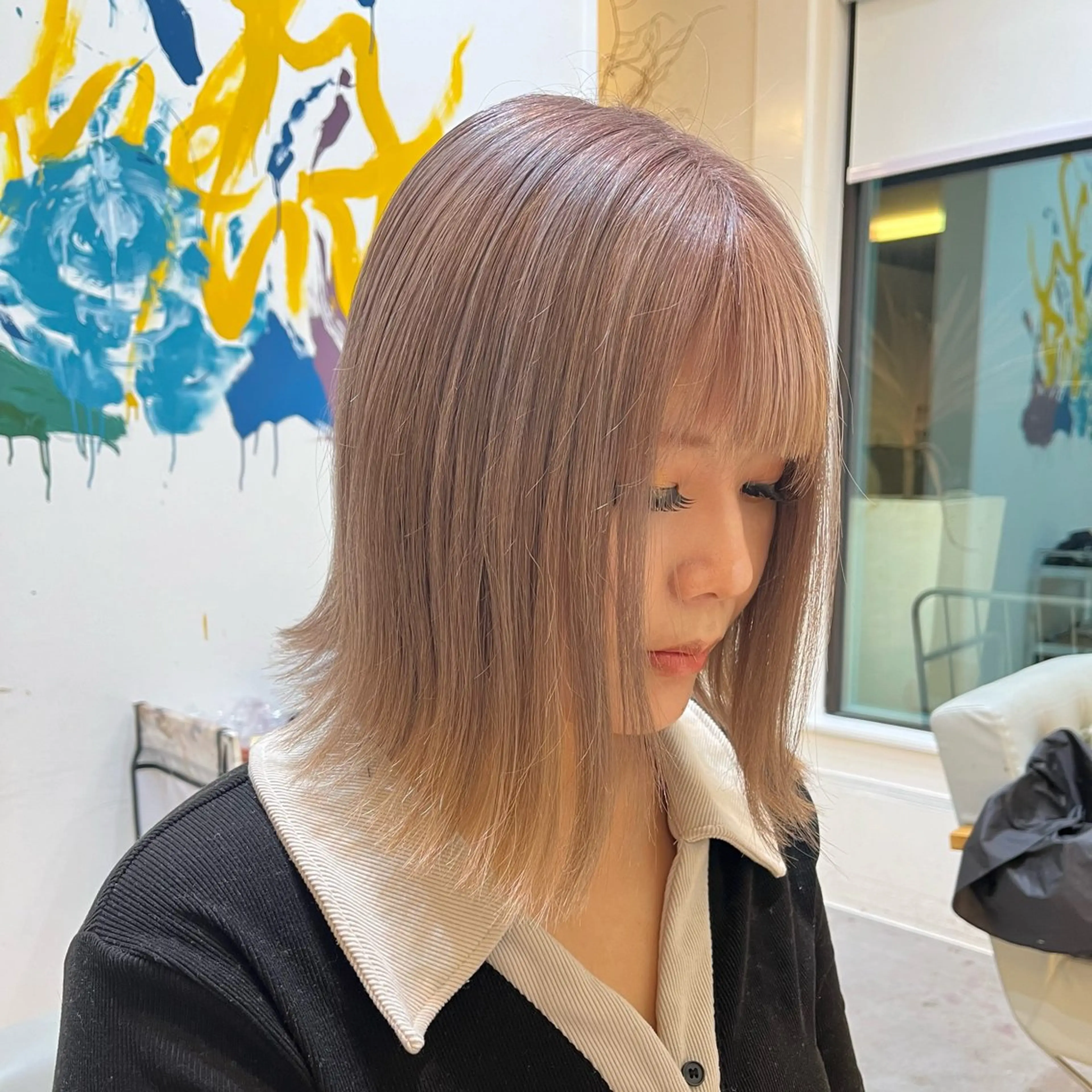 ミディアム カラー ベージュカラー ホワイトベージュ GISELA サリナのヘアスタイル