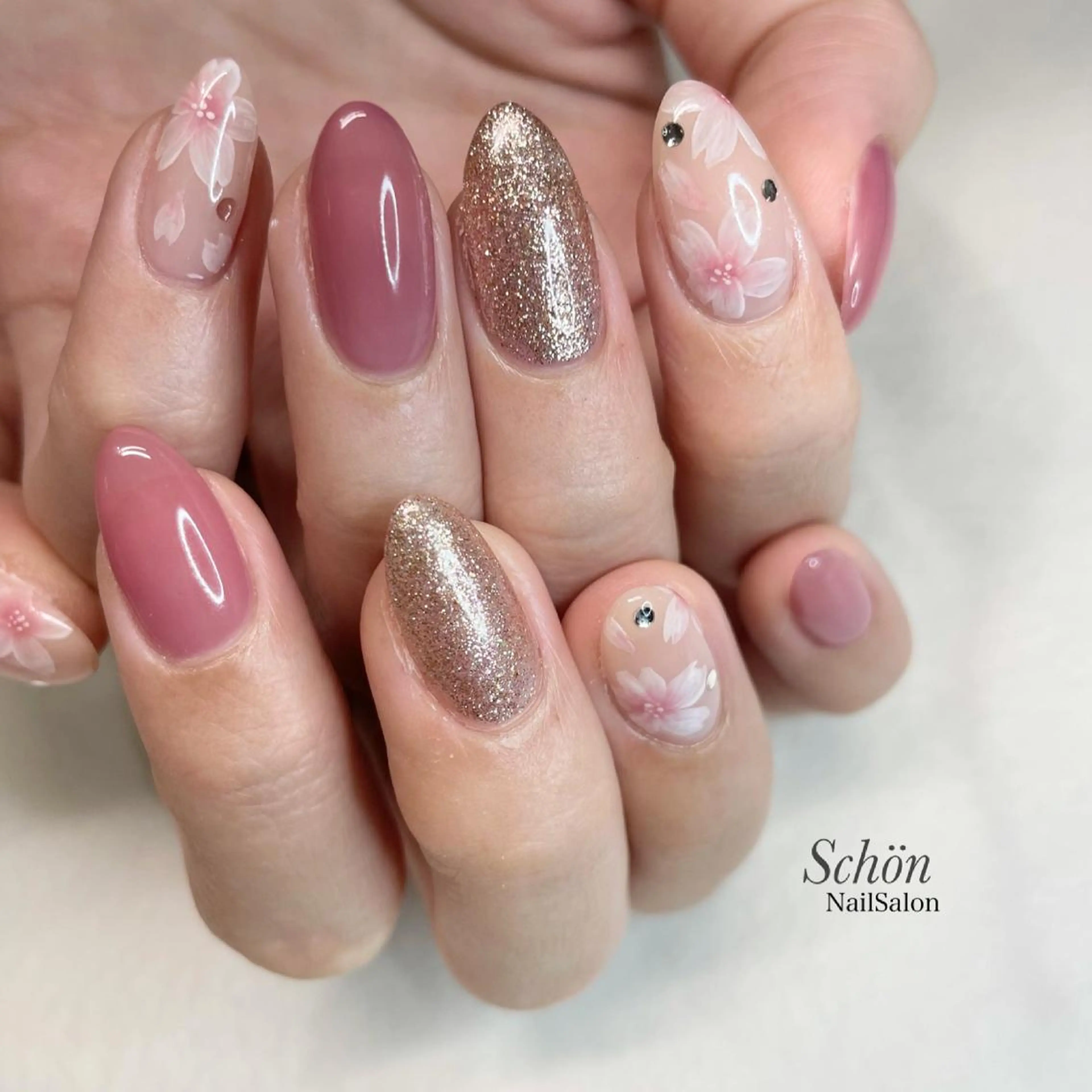 ネイル ストーンネイル ハンドネイル Schön NailSalon所属・Schön NailSalonのネイルデザイン