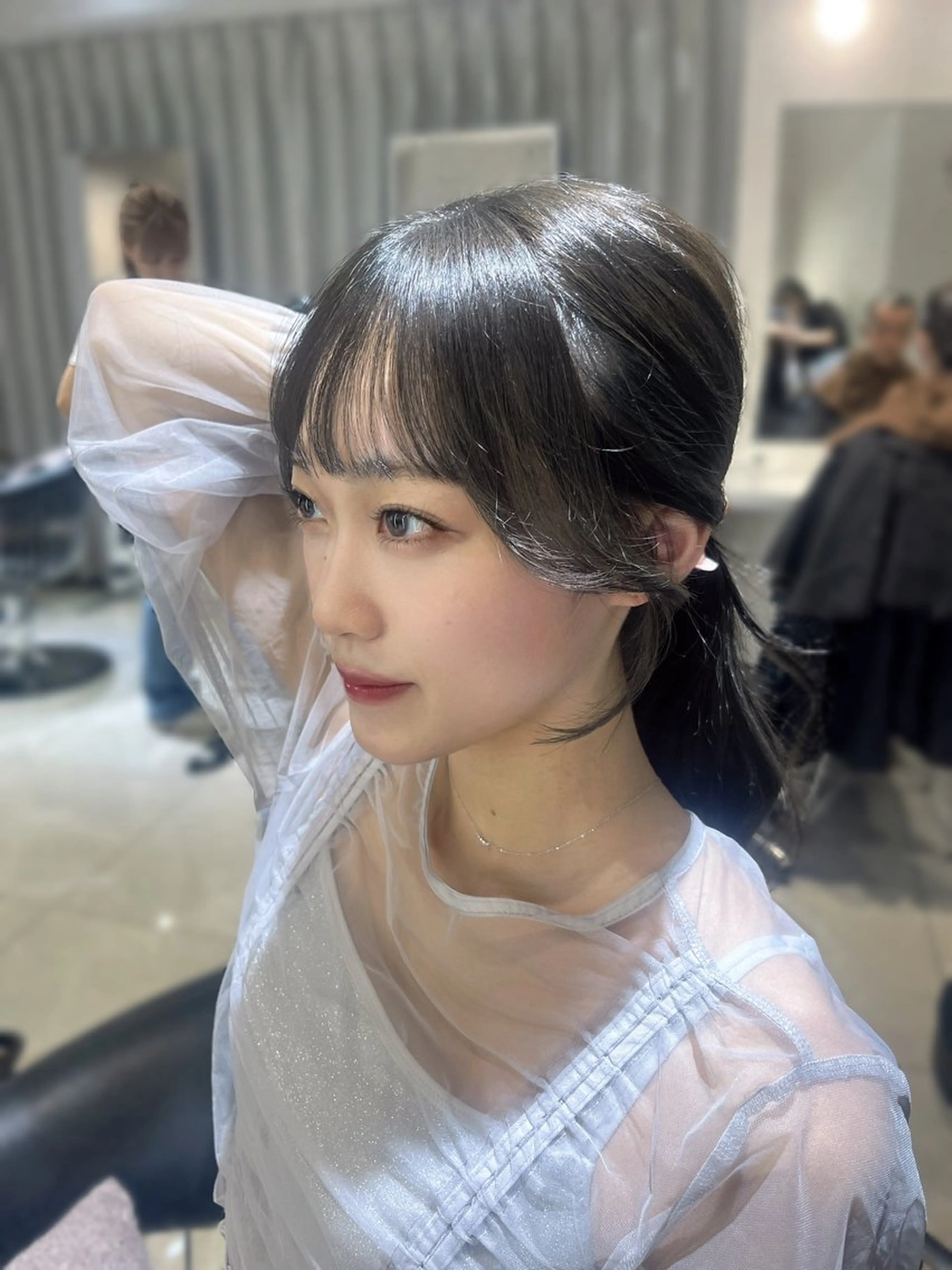 セミロング カラー 透明感カラー グレージュ MITSUKI🤍 モテ髪×韓国レイヤーのヘアスタイル