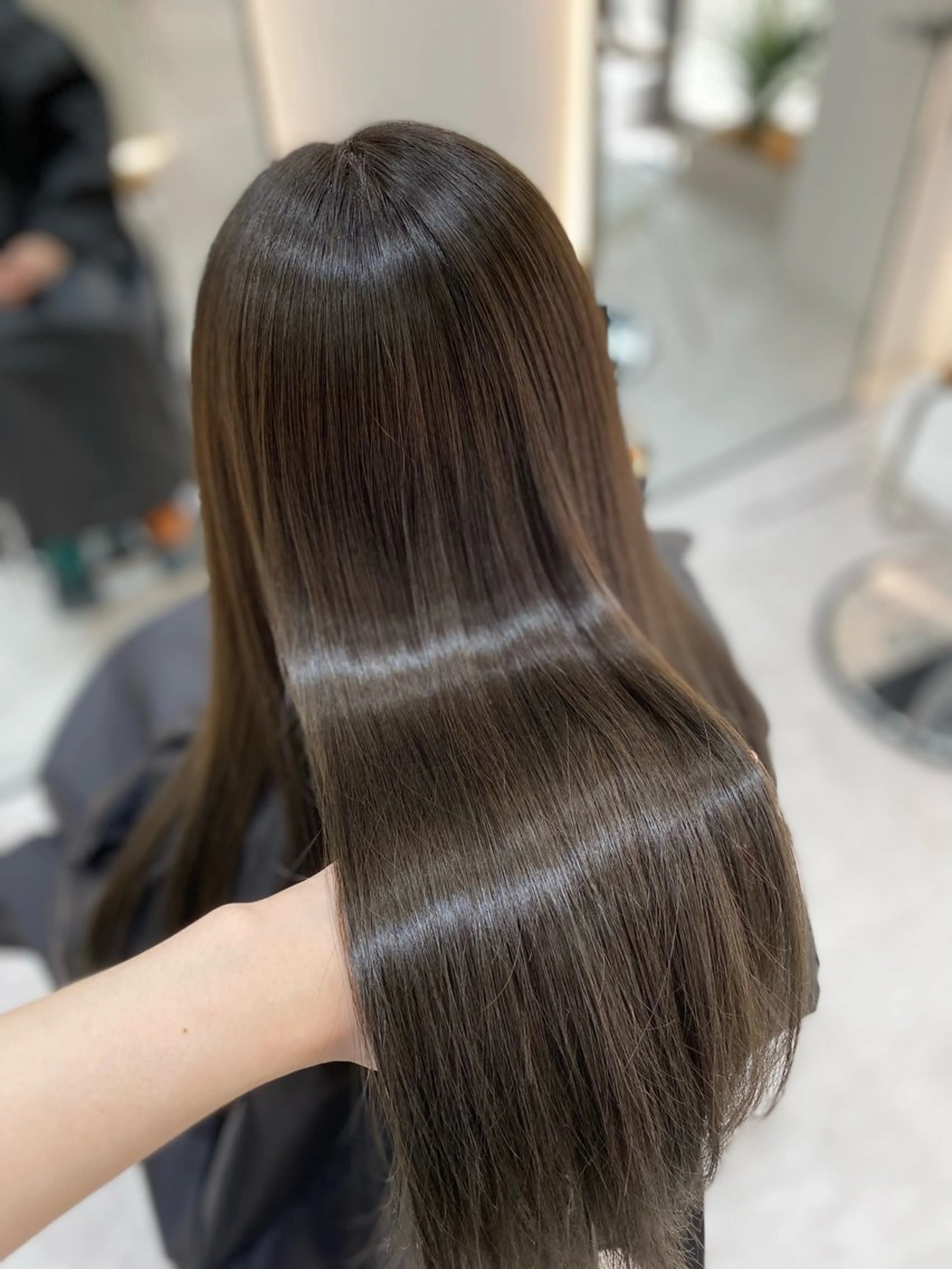 ロング カット 縮毛矯正 トリートメント 艶髪・透明感カラー・ 韓国ヘア・Yuriのヘアスタイル
