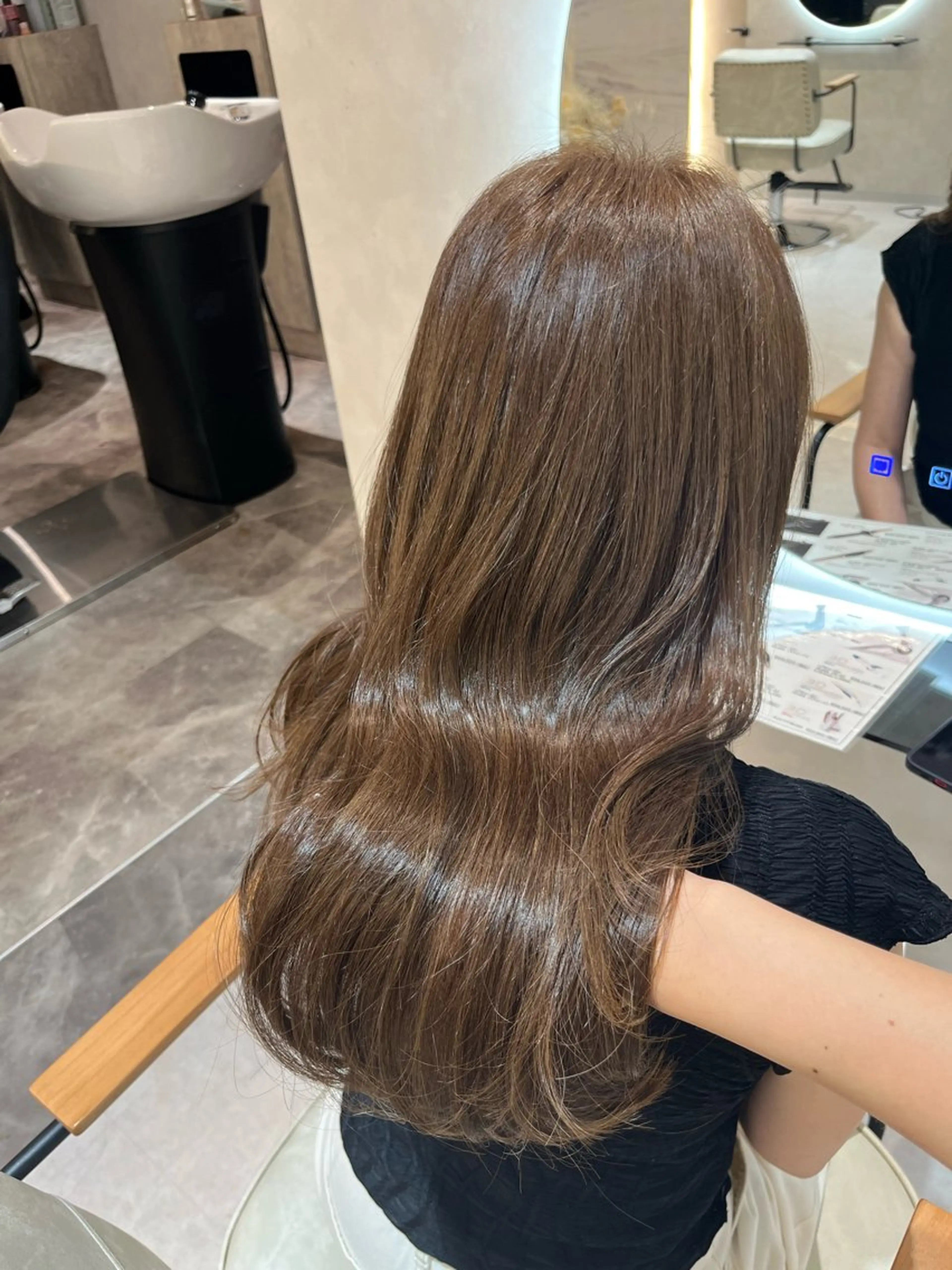セミロング カラー ベージュカラー ブリーチ 透明感カラー ヘーゼル ブリーチなしカラー カット ヘアカラー トリートメント enu  hair所属・ブリーチなしベージュ レイヤーカットはるかのヘアスタイル