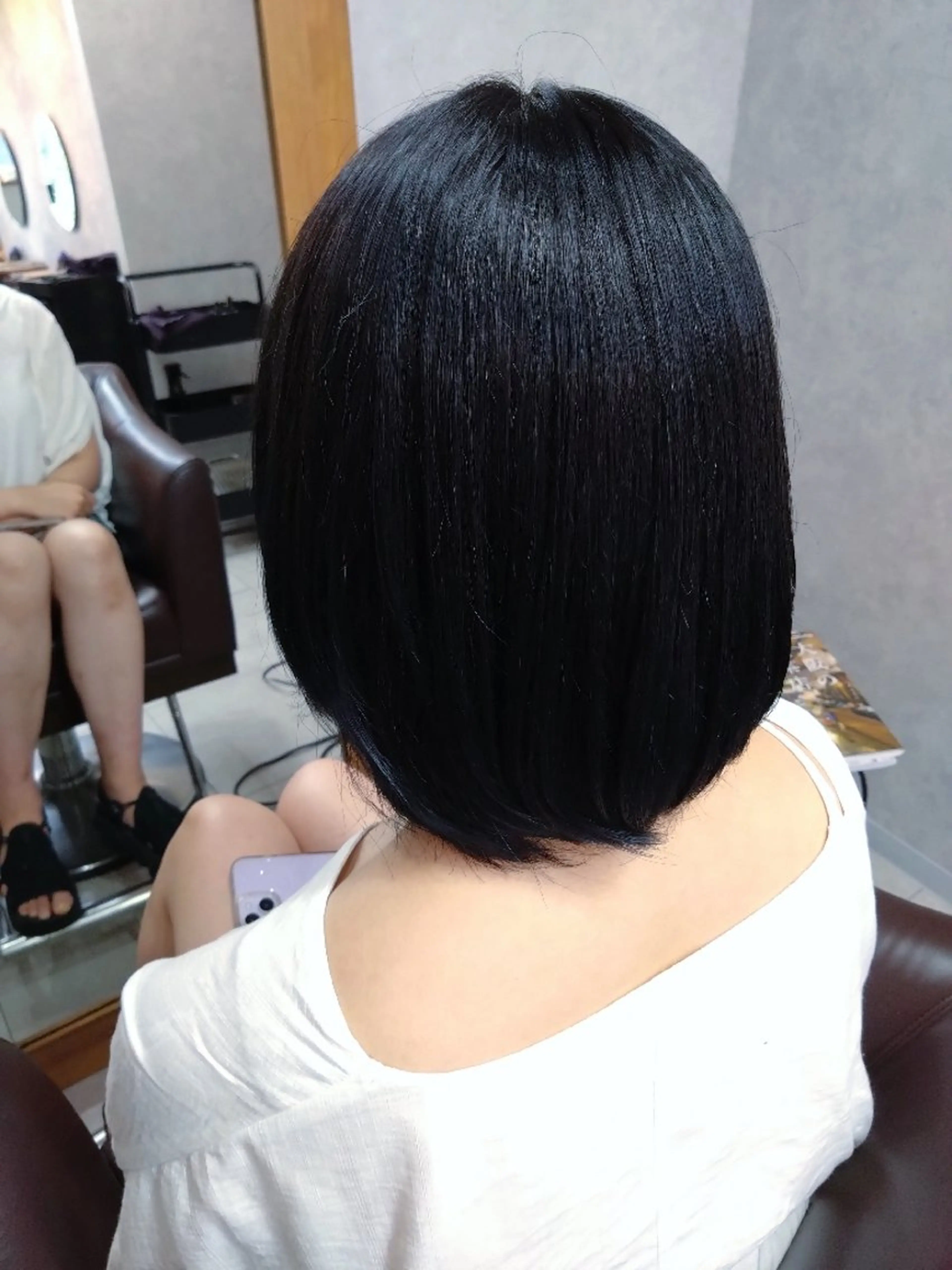 ショート カラー 黒髪 ブルーカラー ブルーブラック 西川 智葉のヘアスタイル