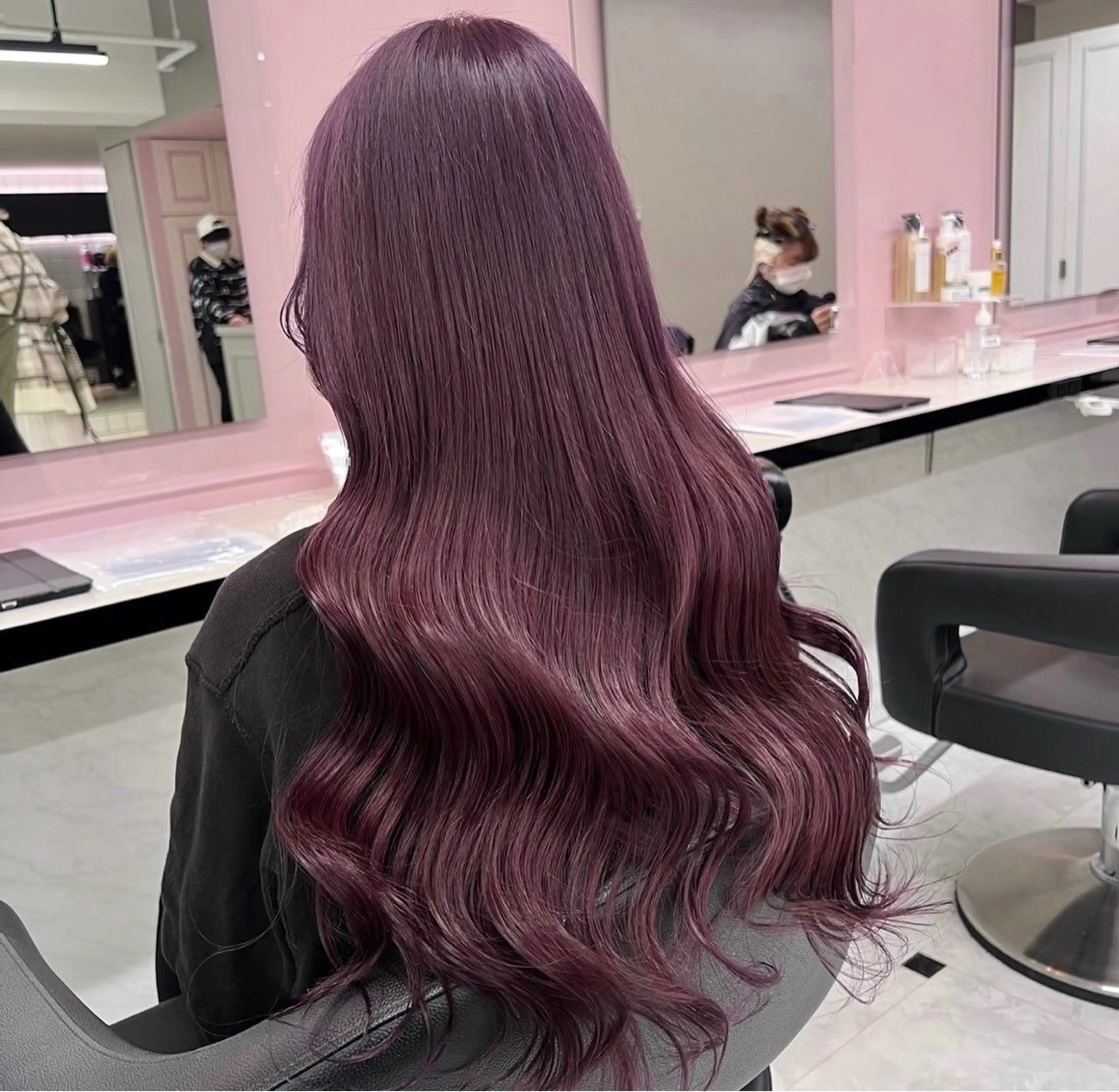 セミロング カラー ヘアアレンジ ボルドーカラー レッドカラー カット ヘアカラー トリートメント ヘアセット 🩵ダメージレス艶感 ハイトーン🩷のヘアスタイル