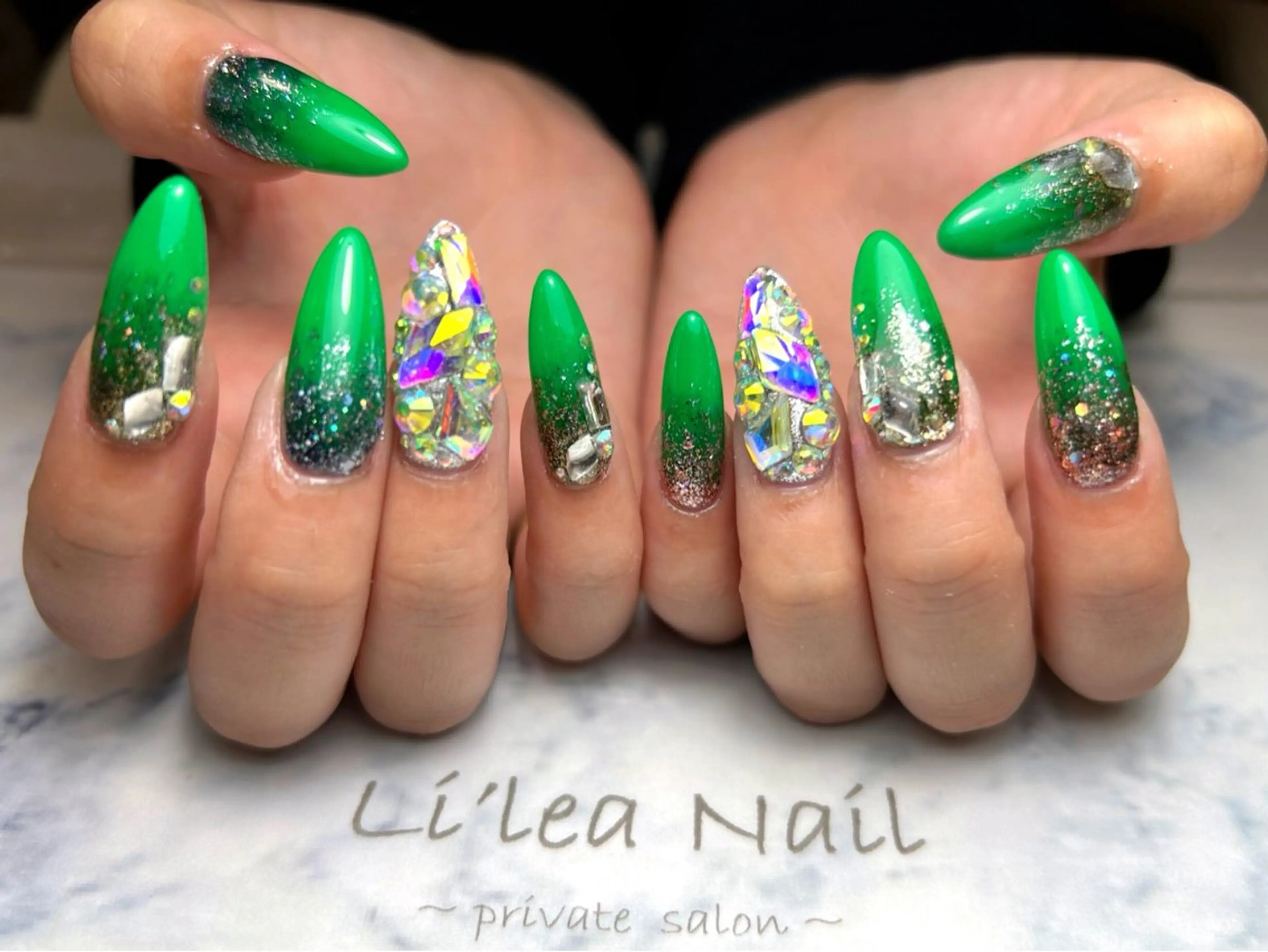 ネイル Li'leaNail AINAのネイルデザイン