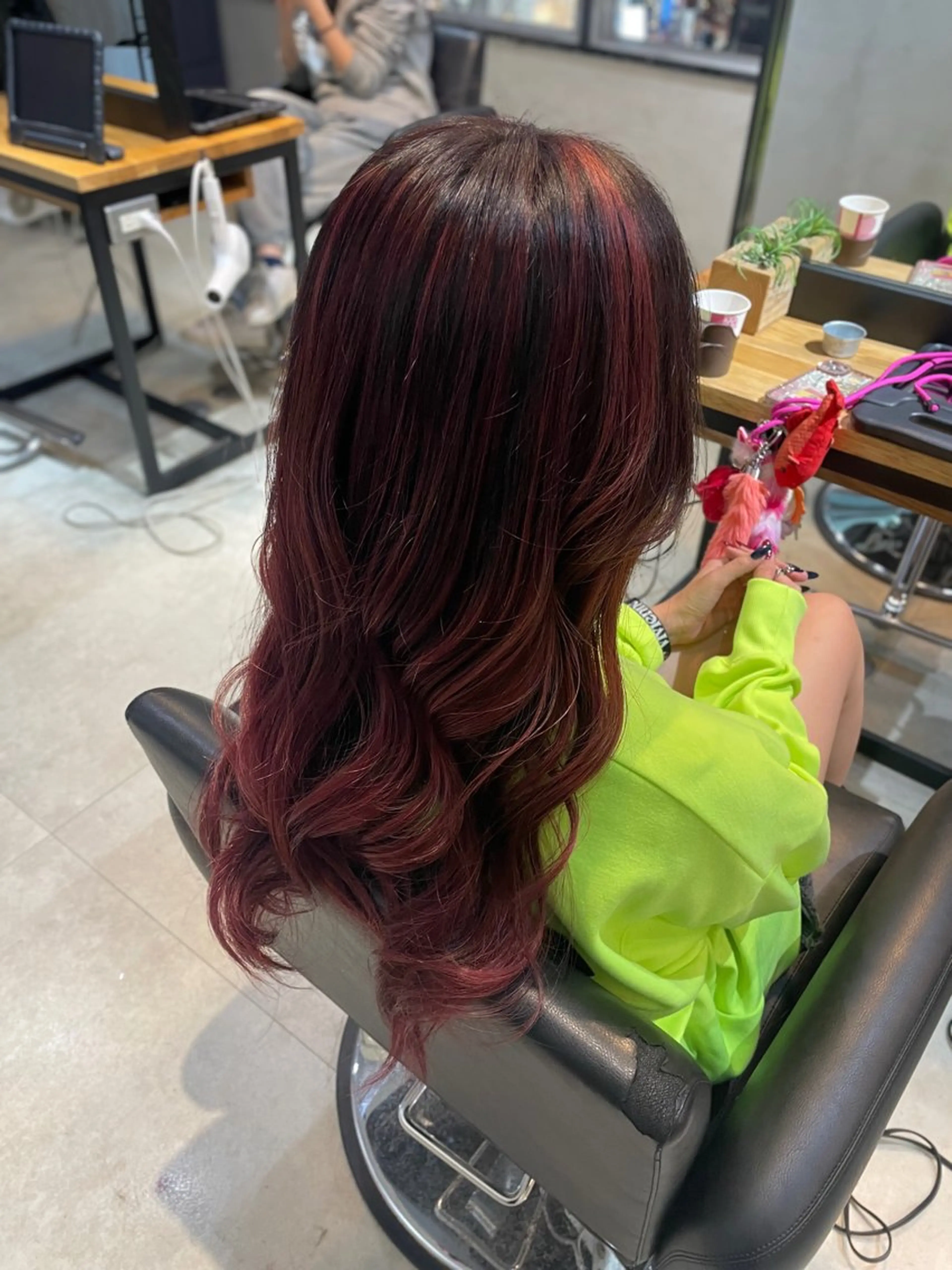 ロング カラー バレイヤージュ レイヤーカット ヘアカラー HAYATA/透明感 /派手髪/ケアブリのヘアスタイル