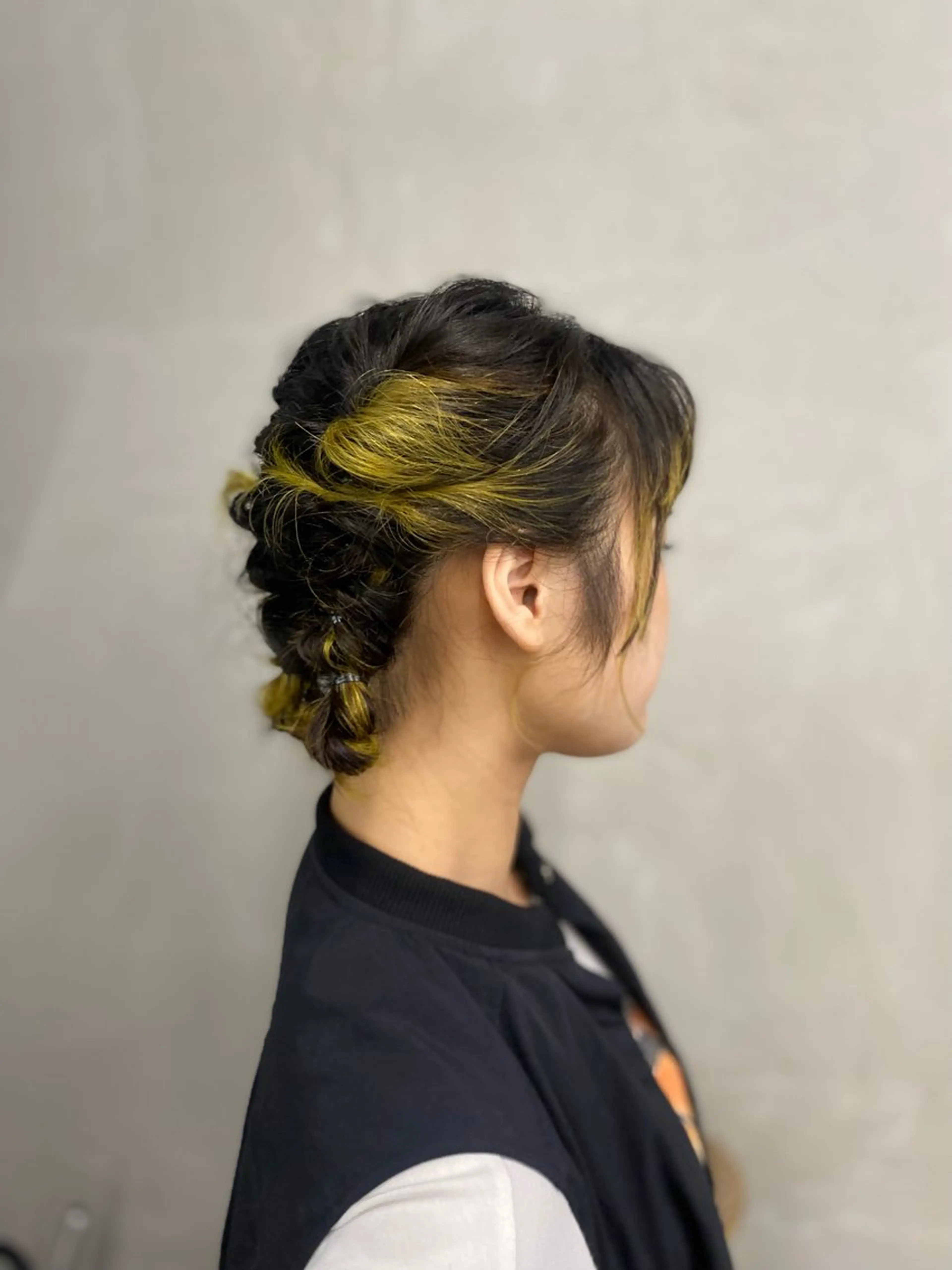 ミディアム カラー ヘアアレンジ 結婚式・ブライダル デザインカラー 簡単アレンジ 浴衣 ヘアセット mina 🌷のヘアスタイル