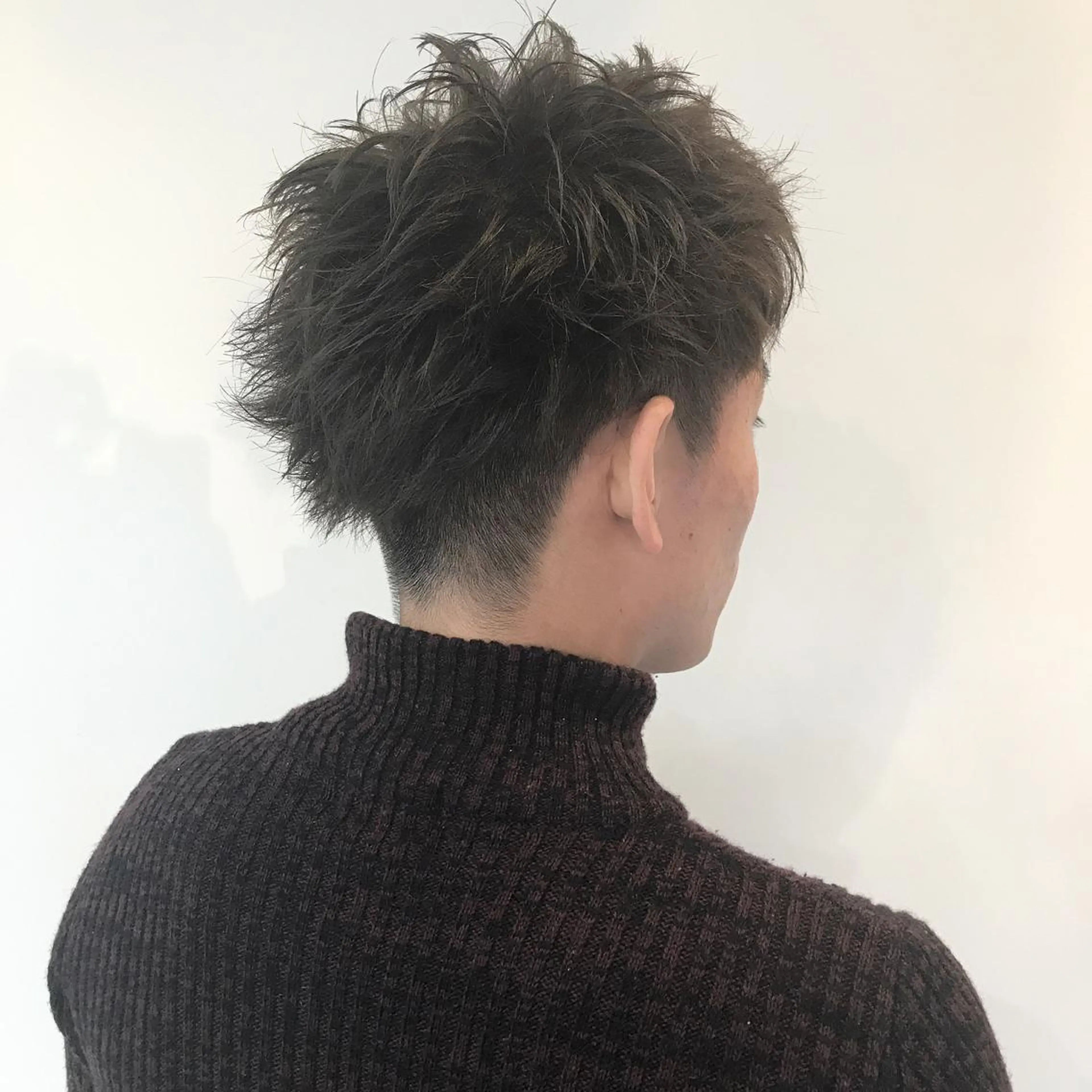 カラー メンズ アッシュ ベージュカラー 入江 志穂のヘアスタイル