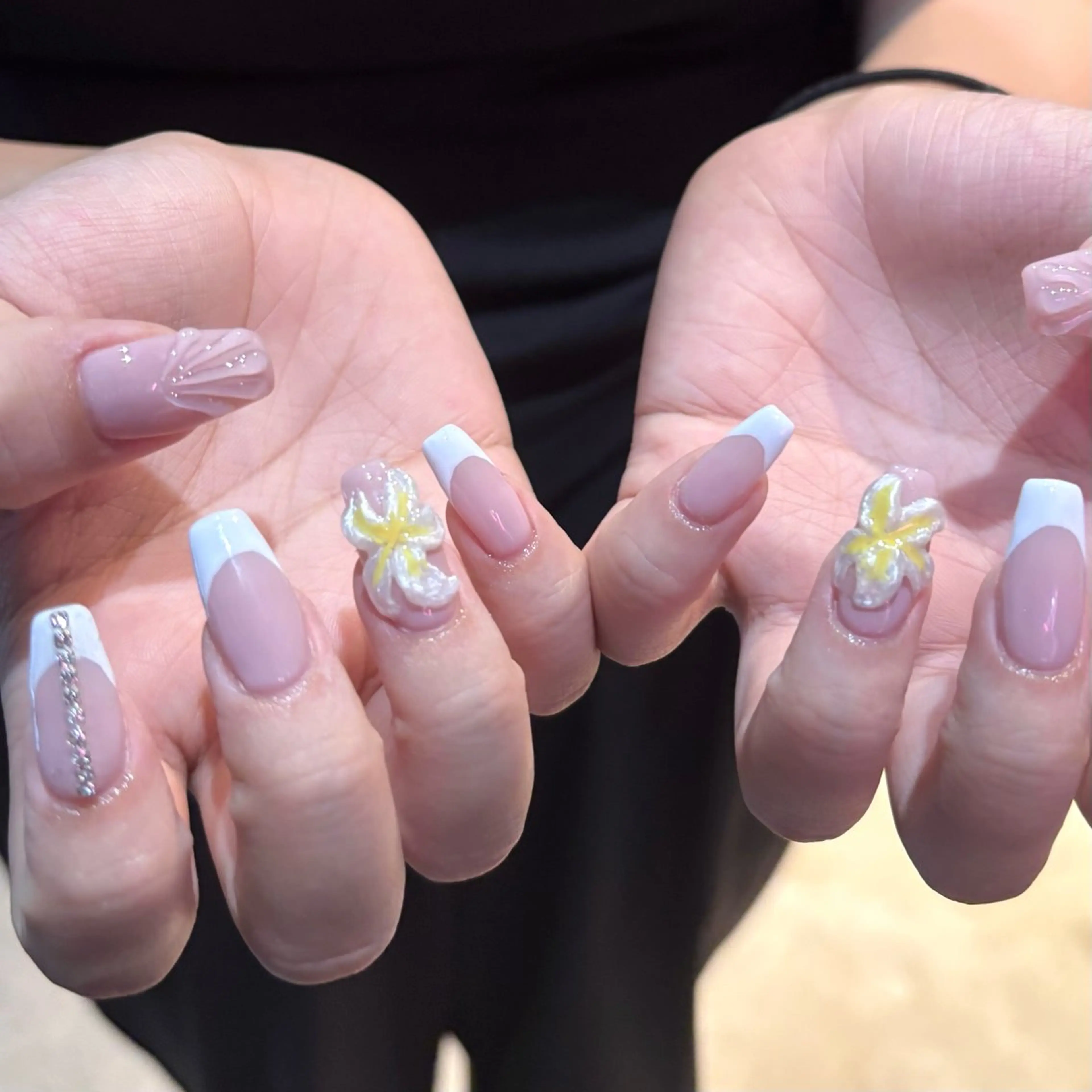 ネイル ハンドネイル WOL TOKYO 🦋shizukuのネイルデザイン