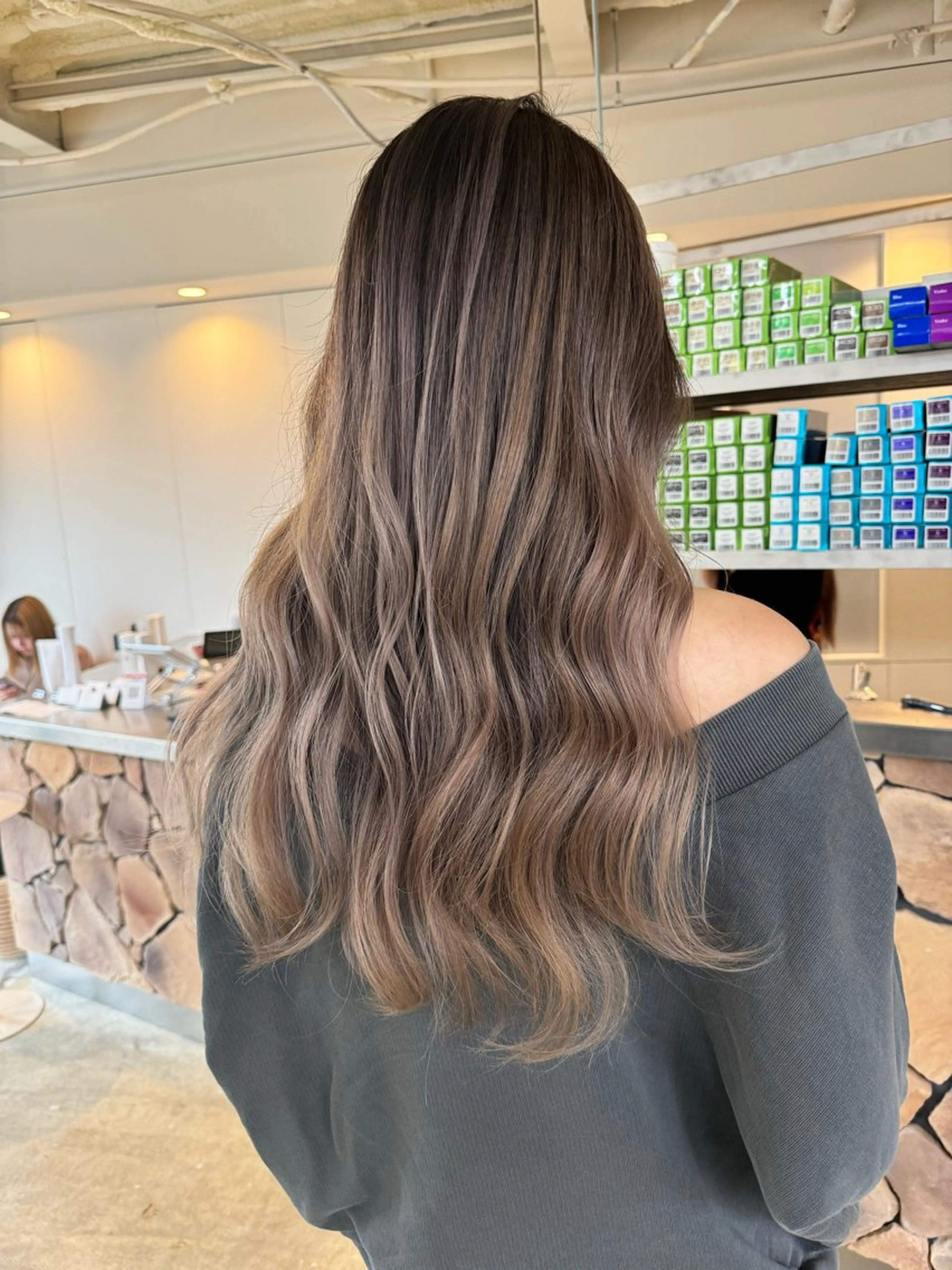 ロング カラー ヘアカラー トリートメント Tsuyoki .のヘアスタイル