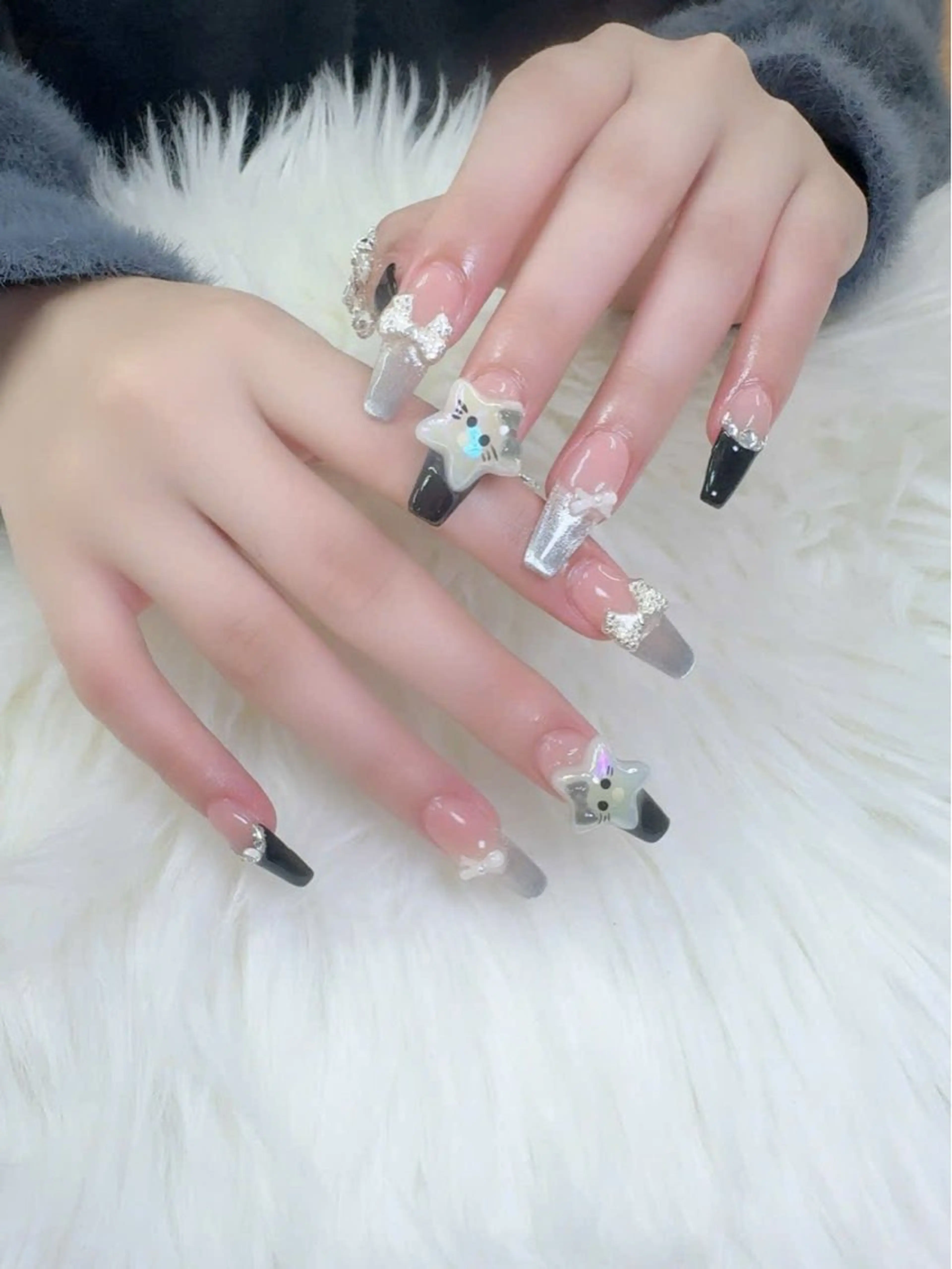 ネイル フレンチネイル グラデーション キラキラネイル 韓国ネイル マグネットネイル ハンドネイル ハンドケア Hara Nail 【パラジェル使用】のネイルデザイン