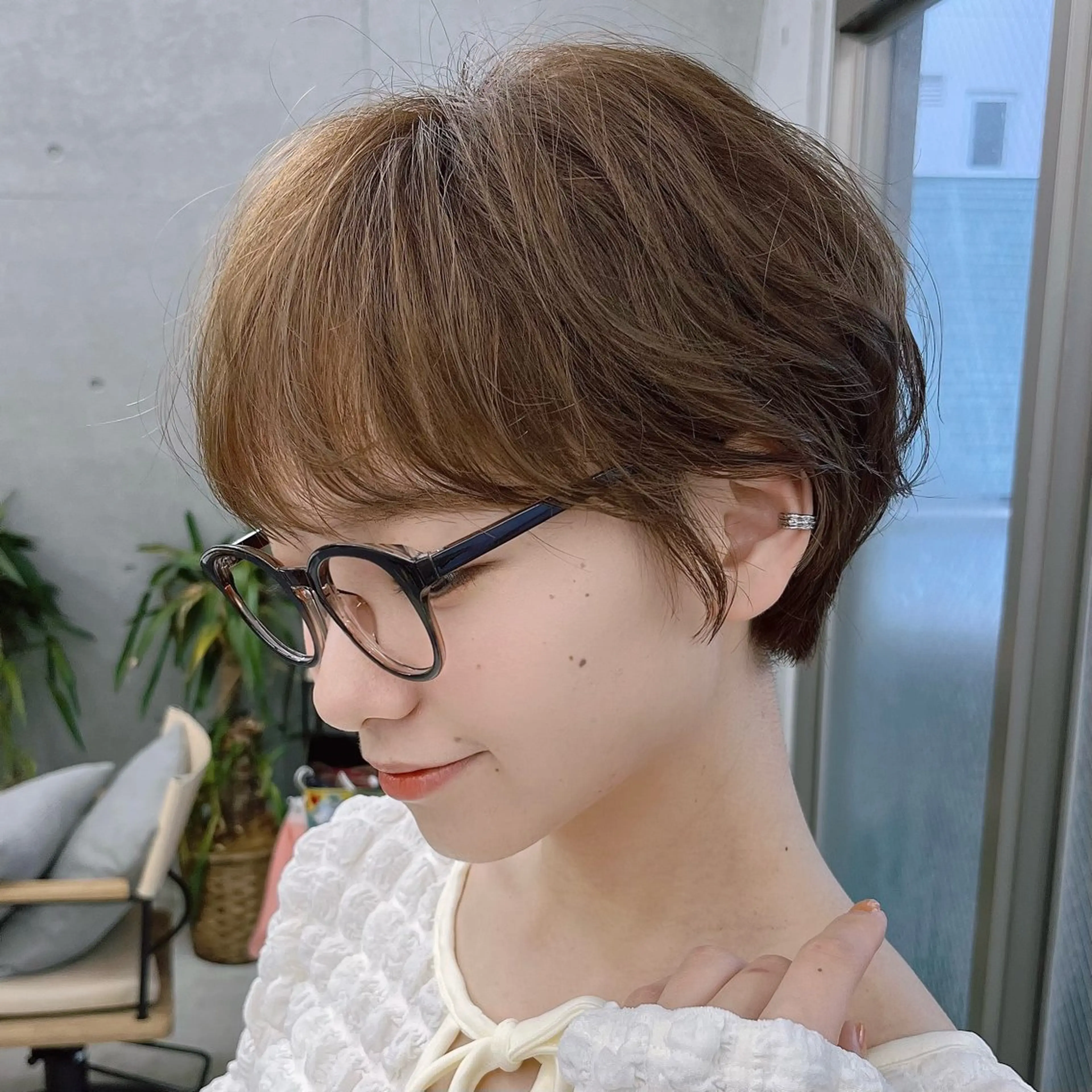 【急募】7月26日19：30​〜​『一名様のみ』ショートカット+パーマ（別の女性スタッフが担当します。）の写真