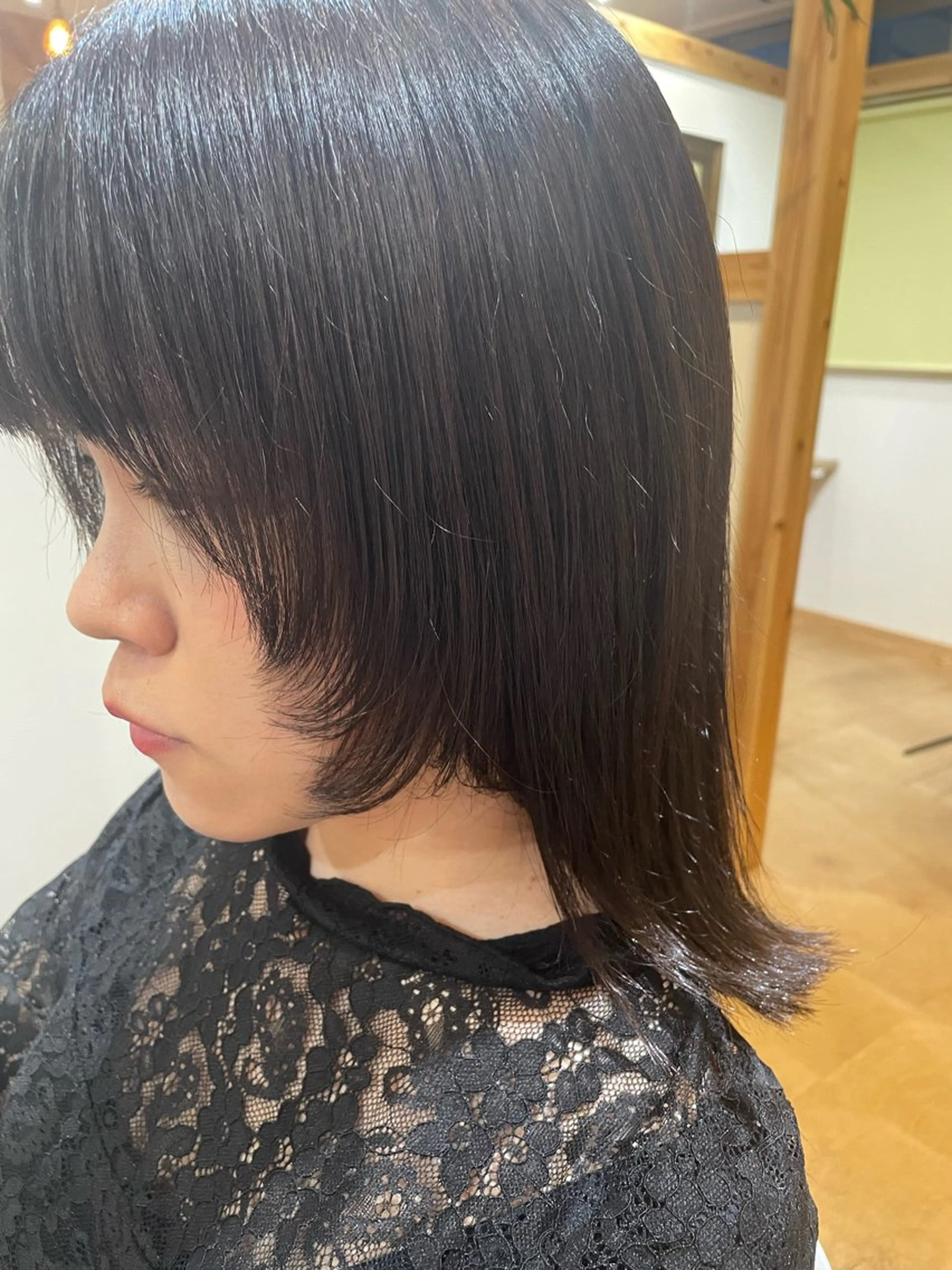 ミディアム 顔まわりレイヤー 顔周りカット レイヤーカット カット パーマ 山口里莉 /ブリーチカラーのヘアスタイル