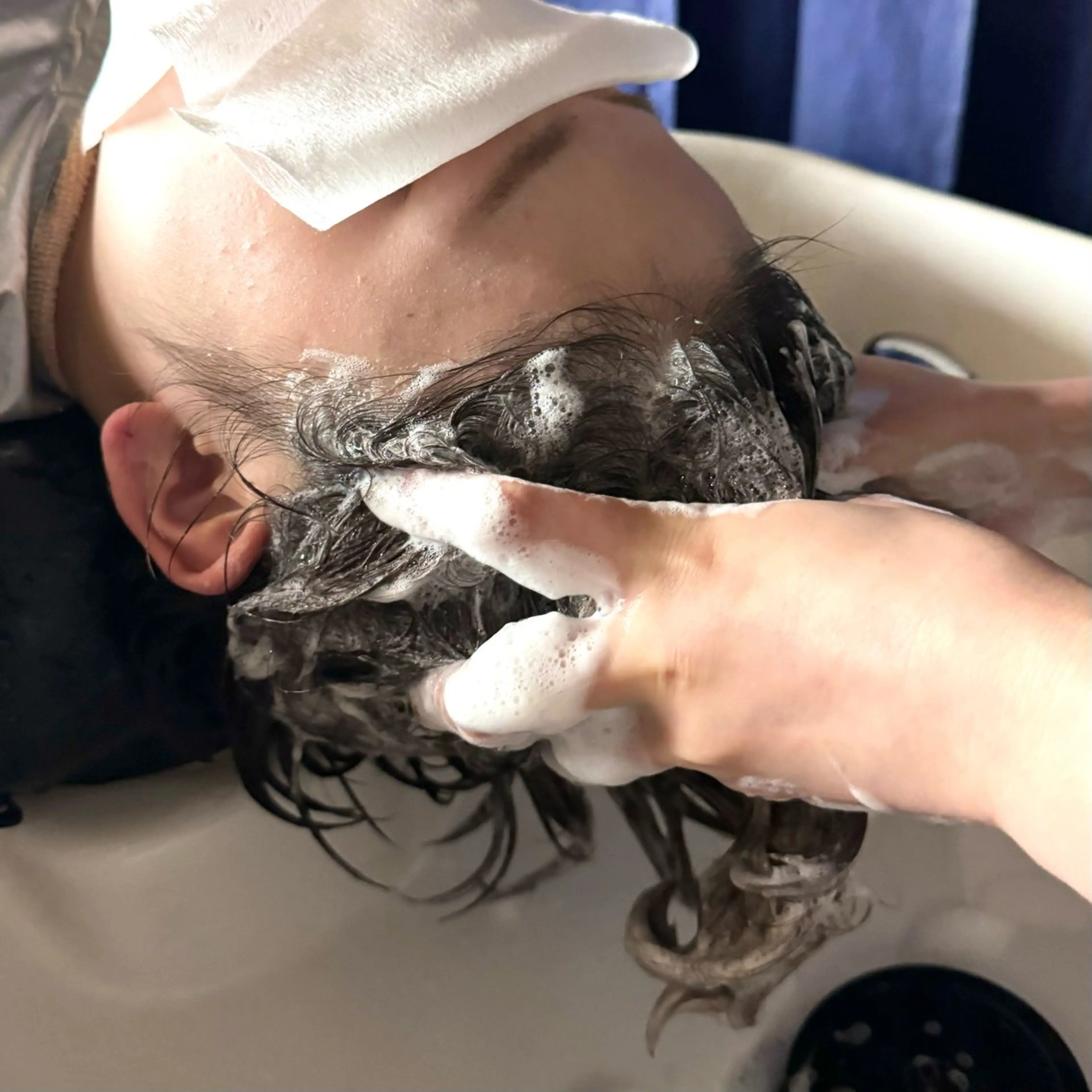 ミディアム ヘアアレンジ 暖色ダブルカラーボブ レイヤー🌈AINAのヘアスタイル