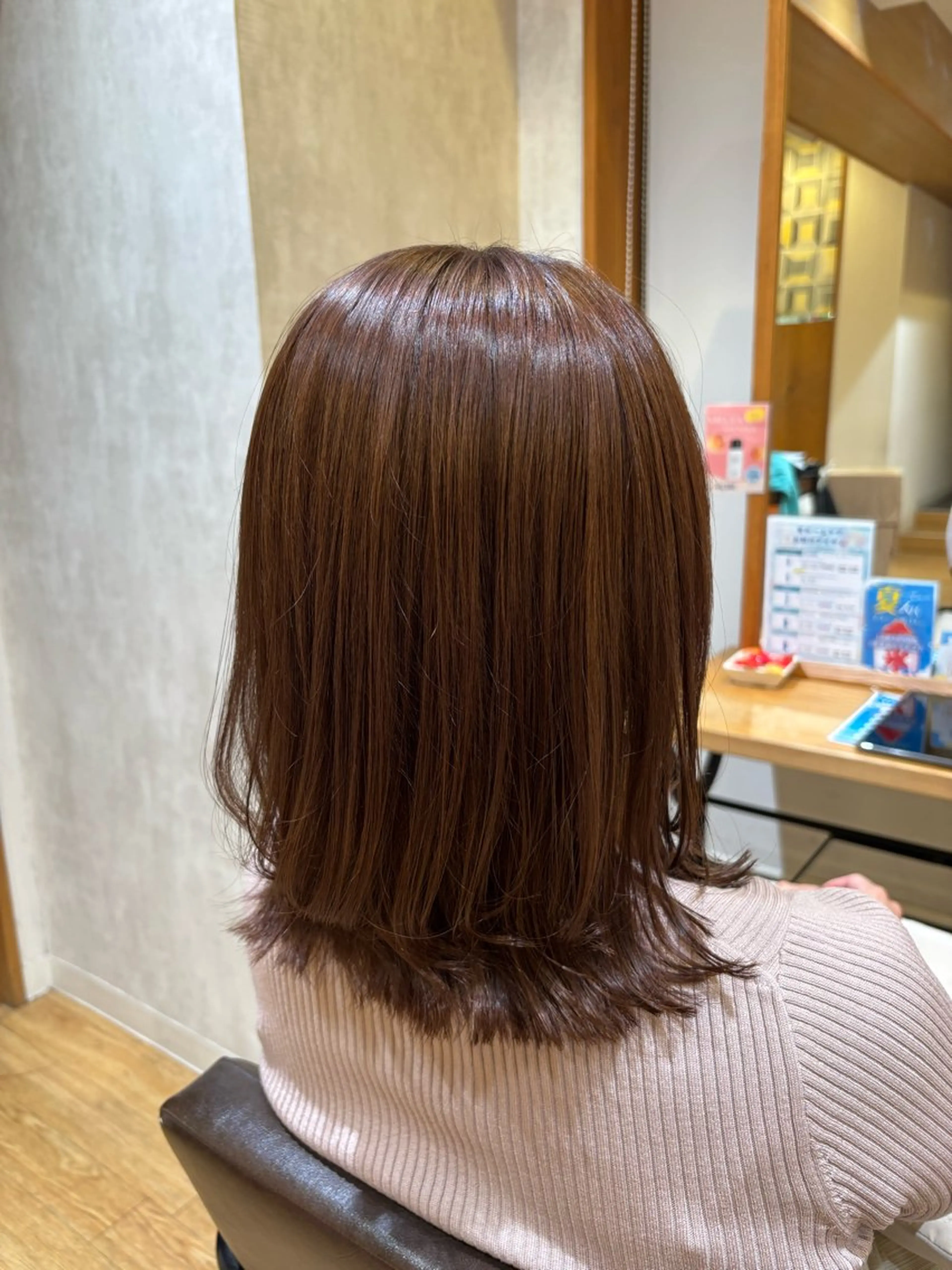 ミディアム カラー ベージュカラー ピンクカラー レイヤーカット ヘアカラー 山口 恋のヘアスタイル