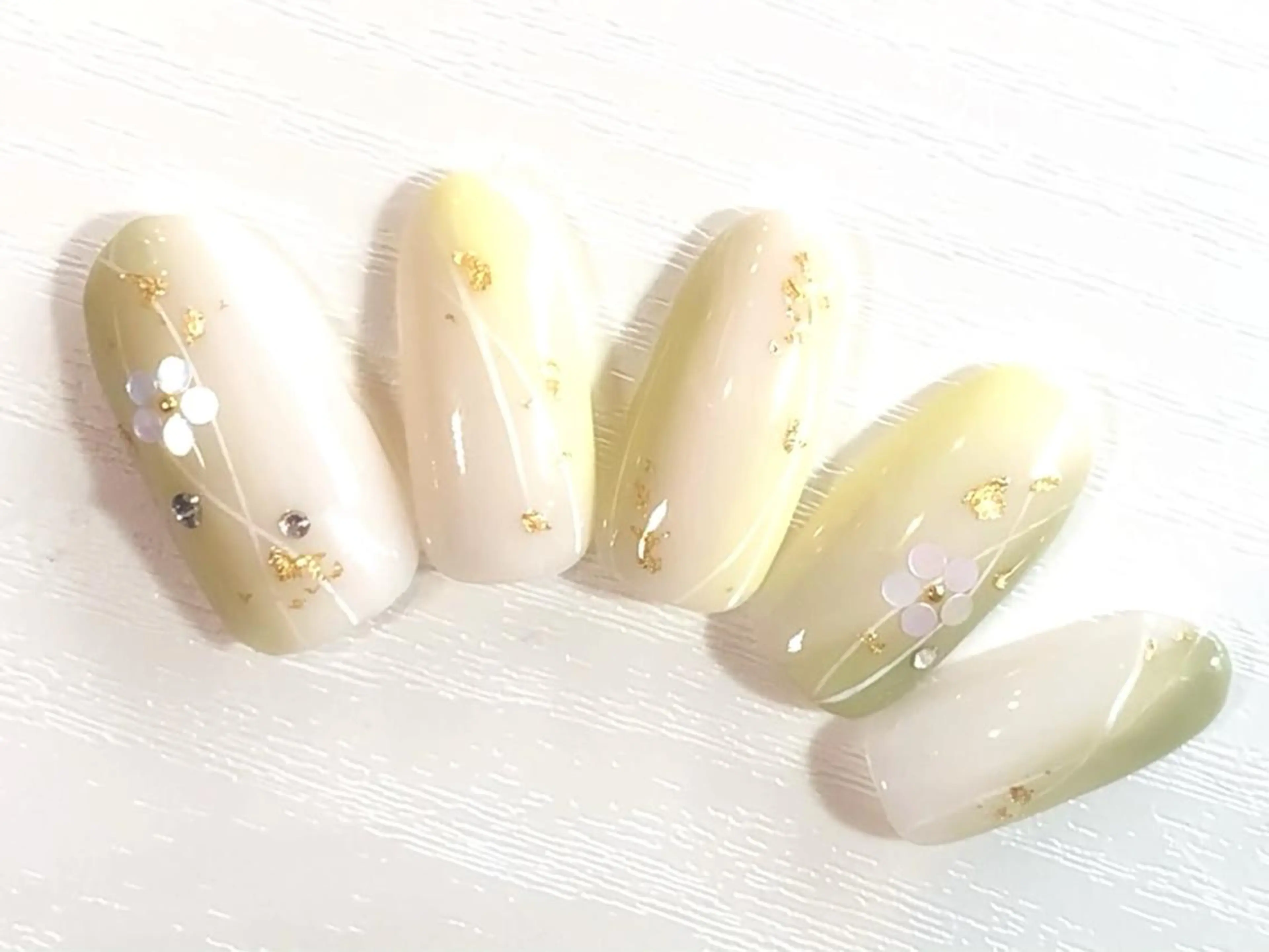 ネイル @.Freestyle 【フリースタイル】所属・根本 奈美のネイルデザイン