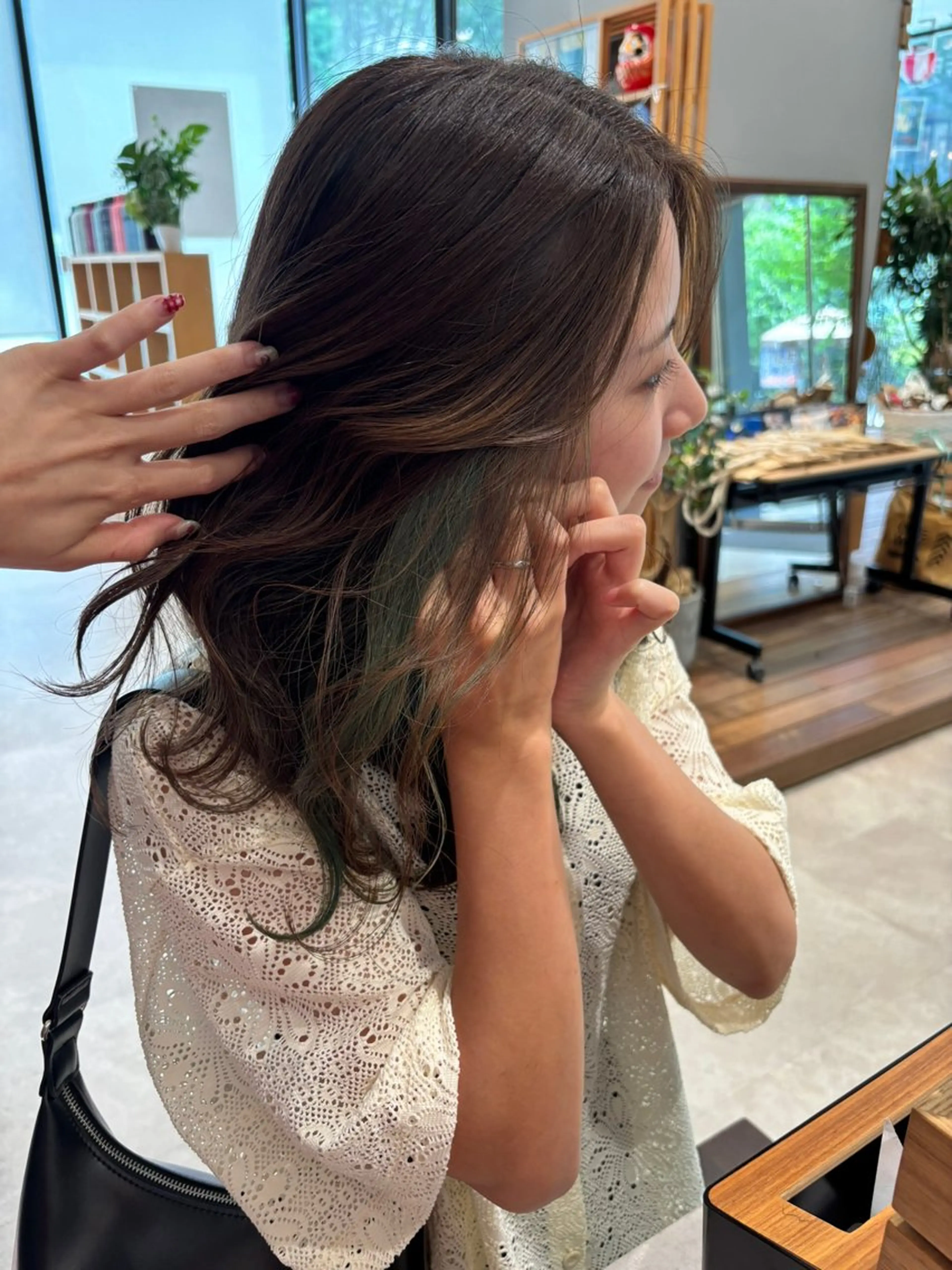 ロング カラー ヘアアレンジ インナーカラー ミント ミントグリーン 加藤 愛実のヘアスタイル