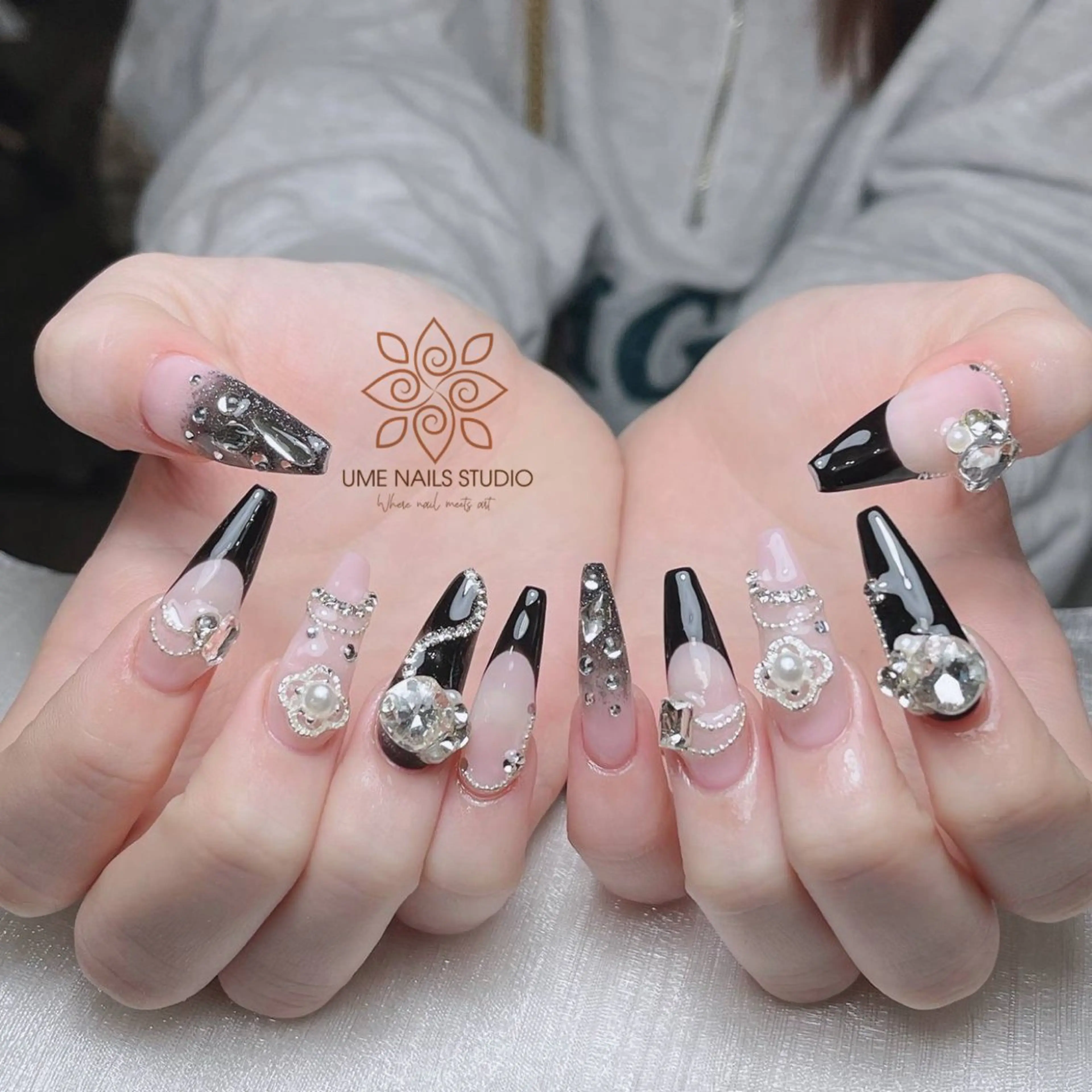 ネイル チークネイル クリアネイル ガーリー キラキラネイル 韓国ネイル ハンドネイル Ume Nail Studioのネイルデザイン