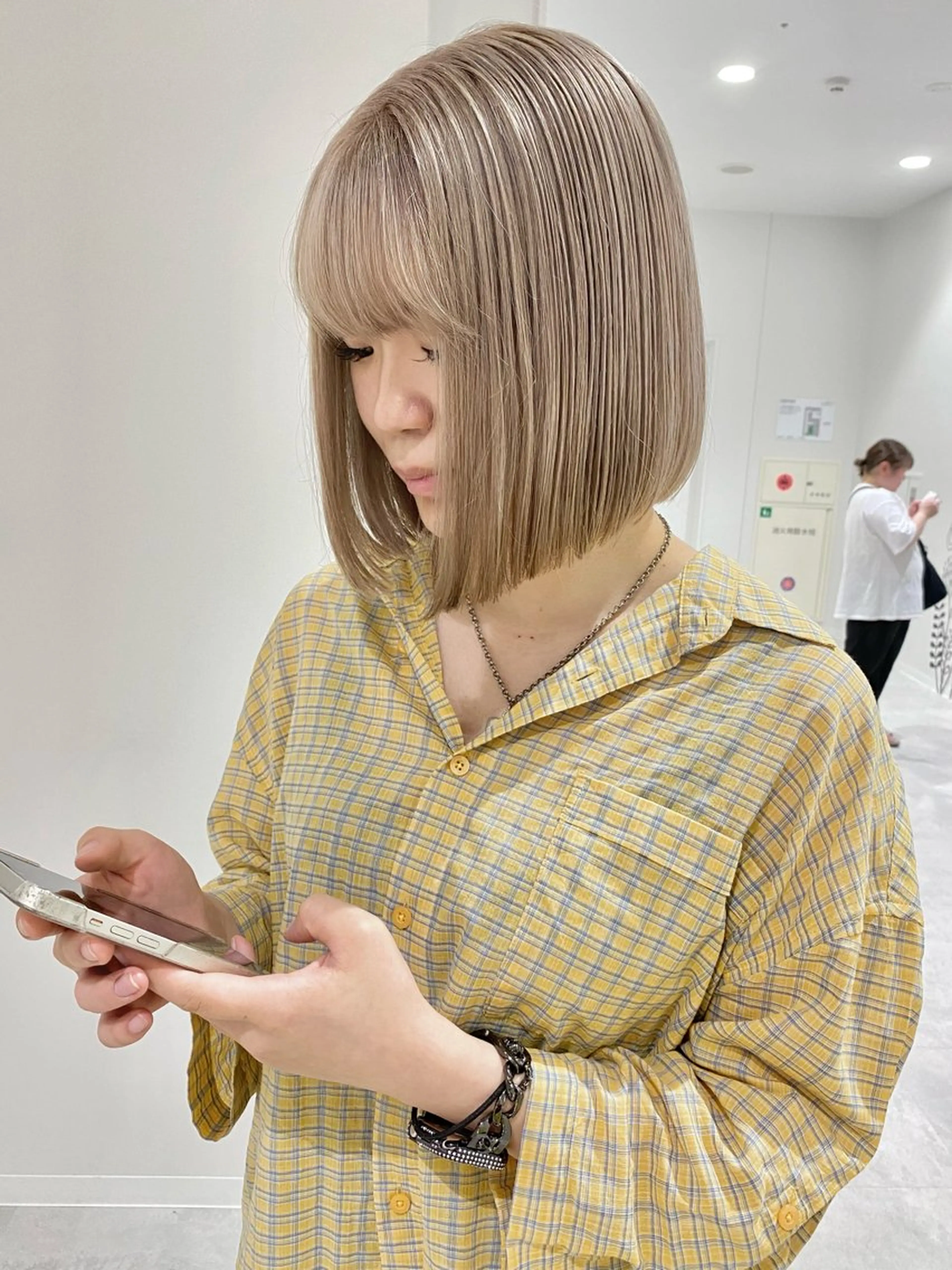 ショート カラー ベージュカラー ブリーチ ハイトーンカラー ハイトーンベージュ ヘアカラー ベージュ/アレンジ /横浜/杉本千夏のヘアスタイル