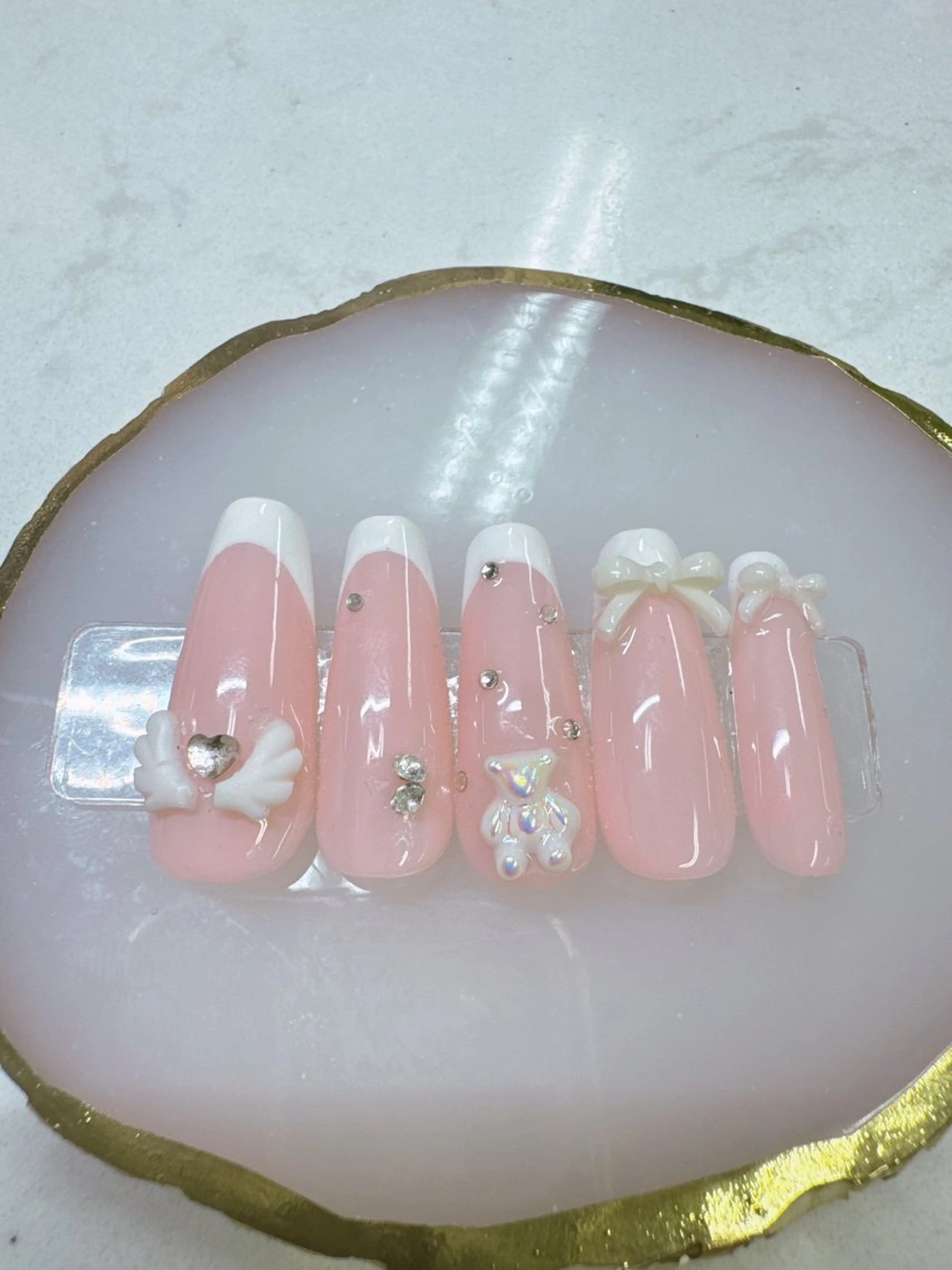 ネイル フレンチネイル ジェルネイル パラジェル ハンドネイル クイーンズネイル銀座所属・Queeens nailのネイルデザイン