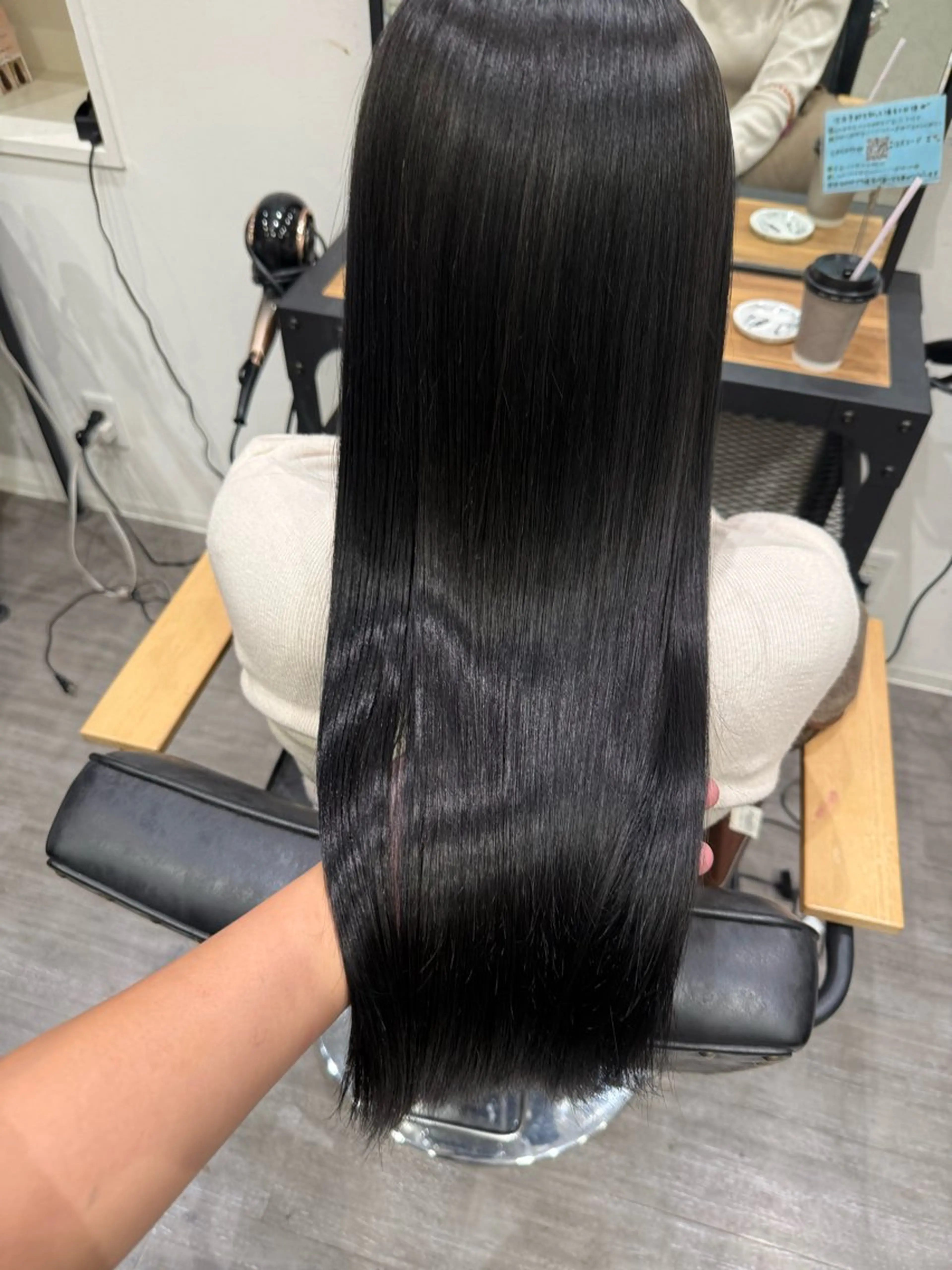 ロング カラー 黒髪 ブルーカラー ブルーブラック ヘアカラー トリートメント 上田 紗也のヘアスタイル