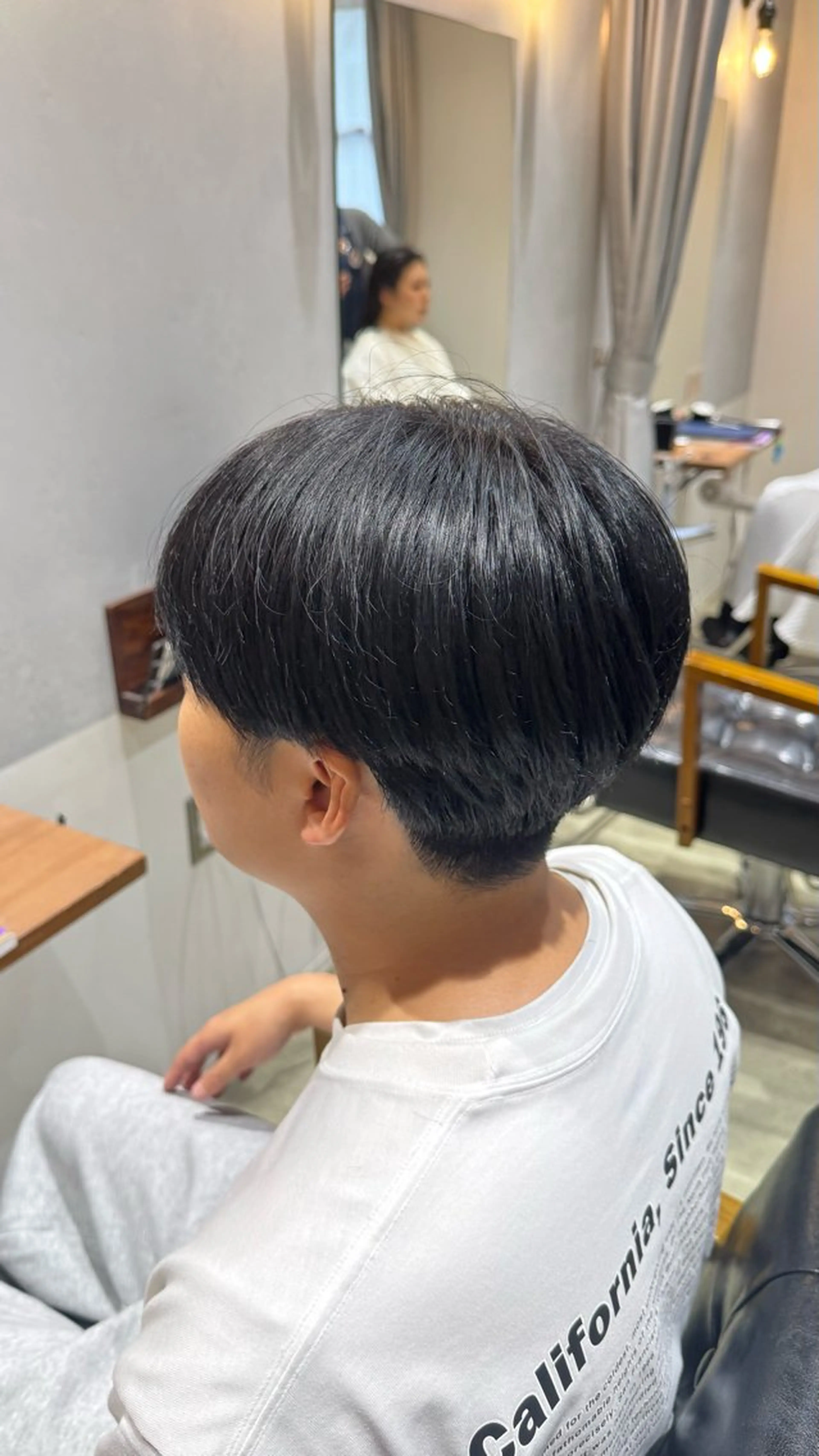 カラー 黒髪 ブルーカラー ブルーブラック ヘアカラー トリートメント 宮川 彩乃のヘアスタイル