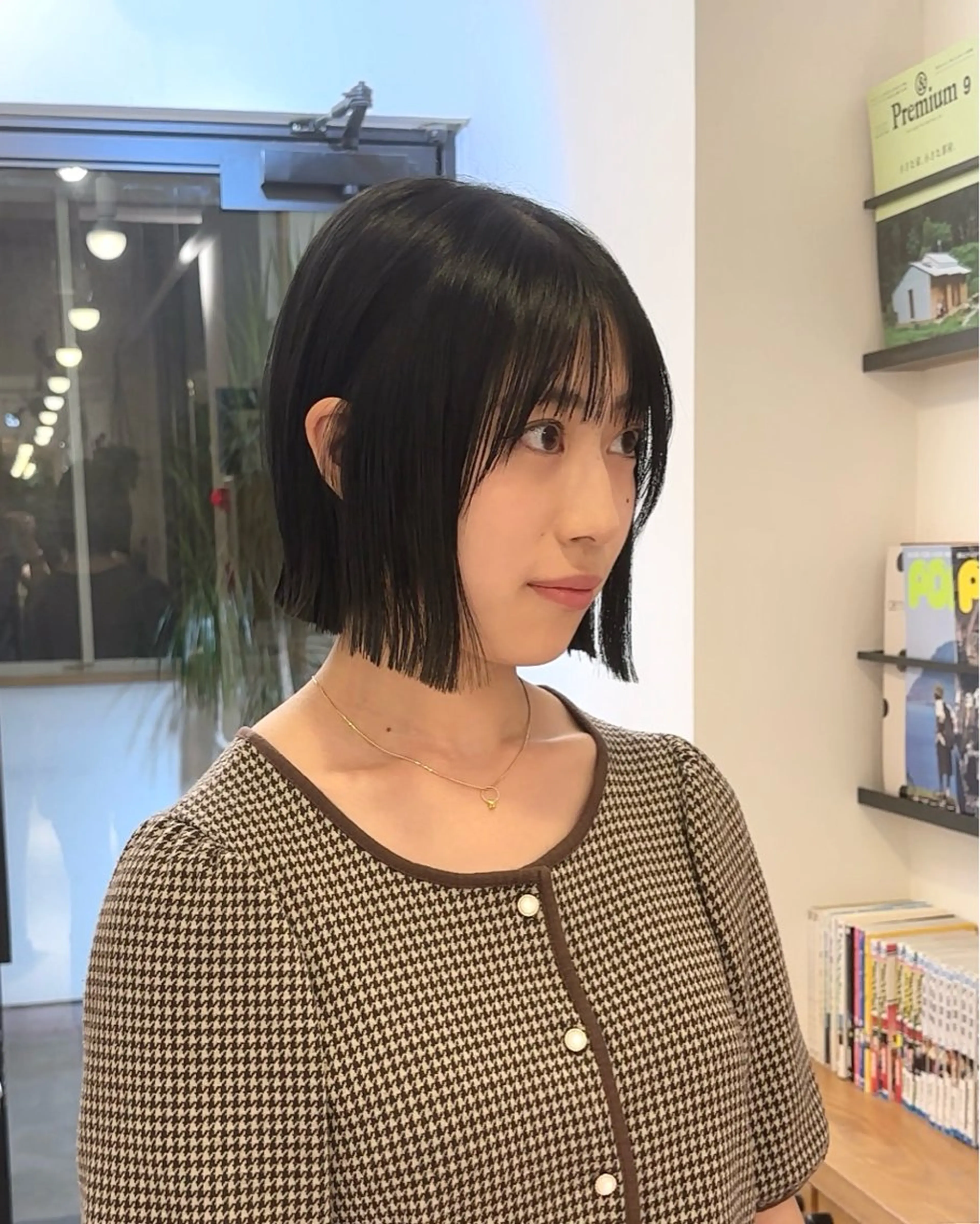 ショート カラー ボブ 外ハネヘア カット ヘアカラー リンダ所属・ベージュ/ボブ /縮毛矯正/スズキのヘアスタイル