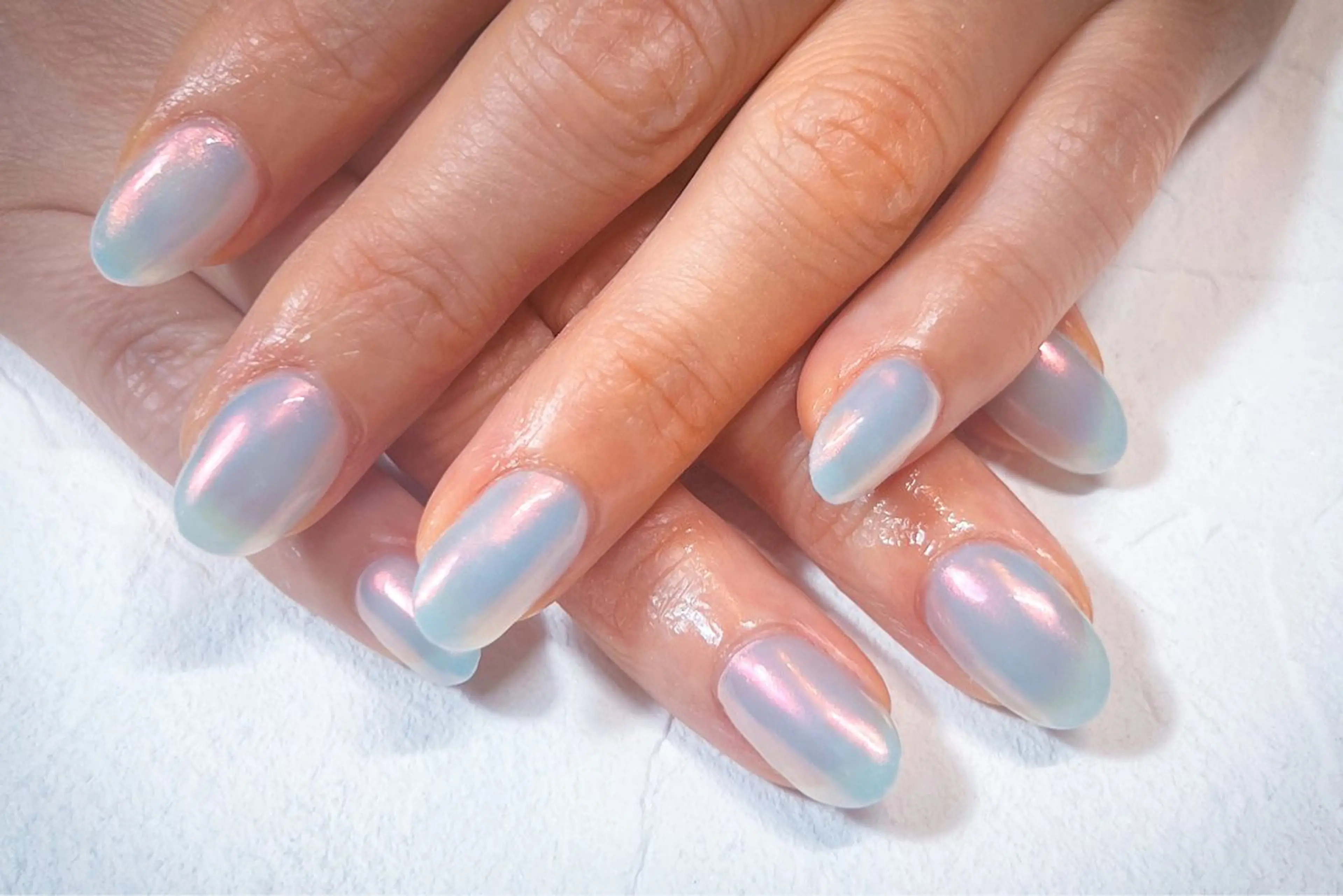 ネイル オーロラネイル 水色 ミラーネイル LEFTNAILS フィルインニュアンスのネイルデザイン