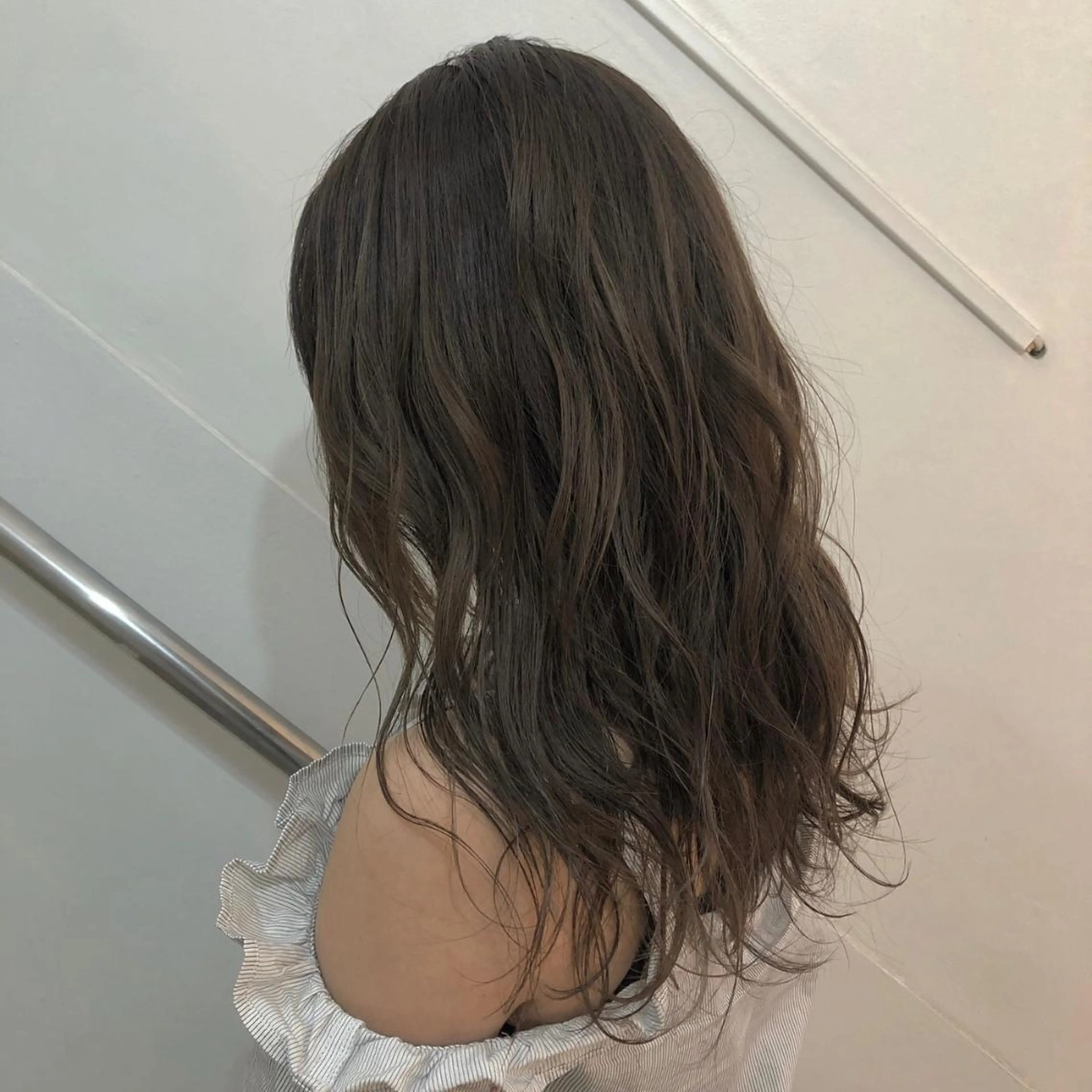 セミロング カラー CLUTCH天王寺 西藤遥河のヘアスタイル