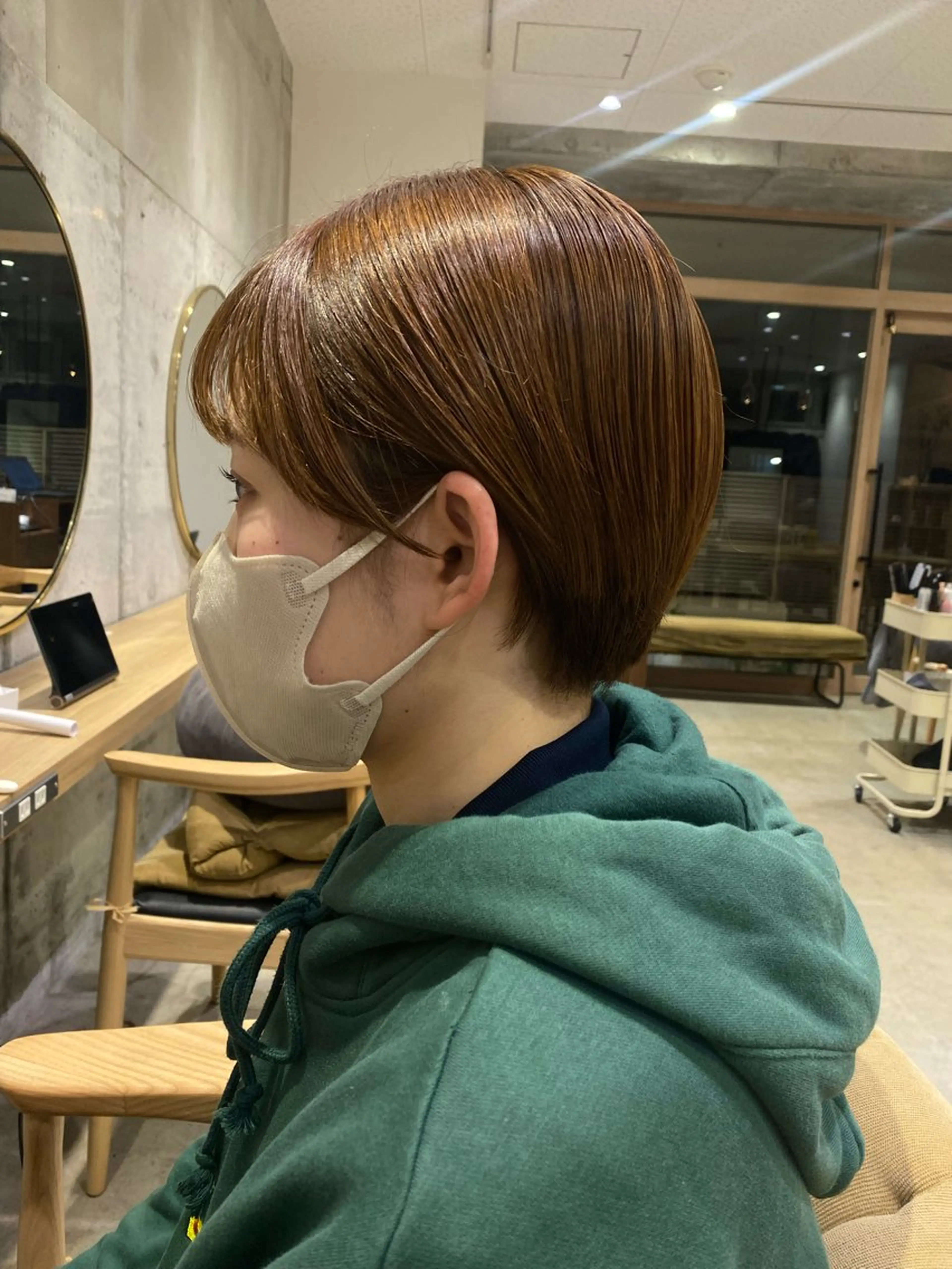 ショート fumi🪞血色感 アップ艶カラーのヘアスタイル