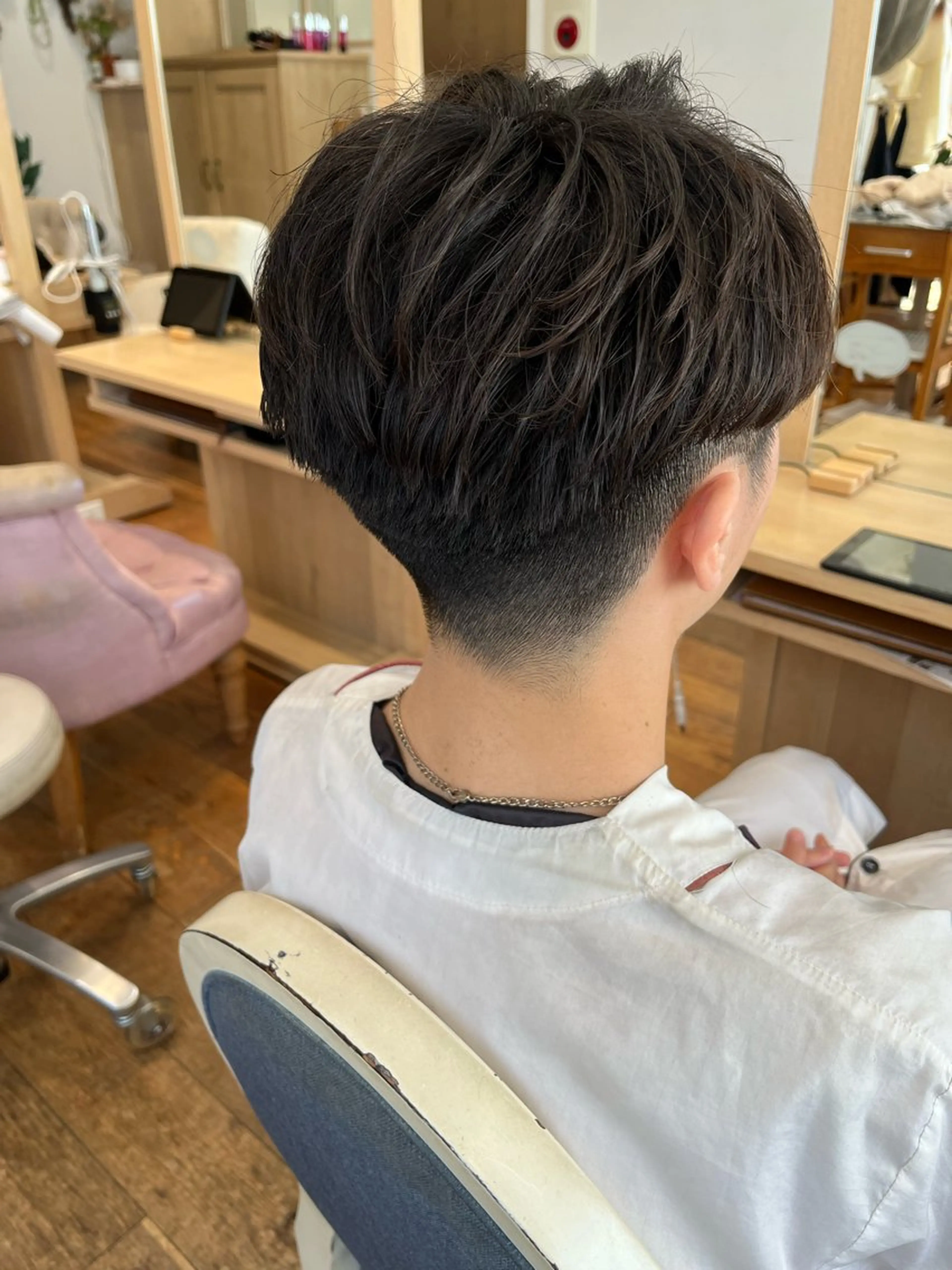 メンズ アップバング マッシュ 刈り上げ つじしおり／ ショートヘア募集のヘアスタイル