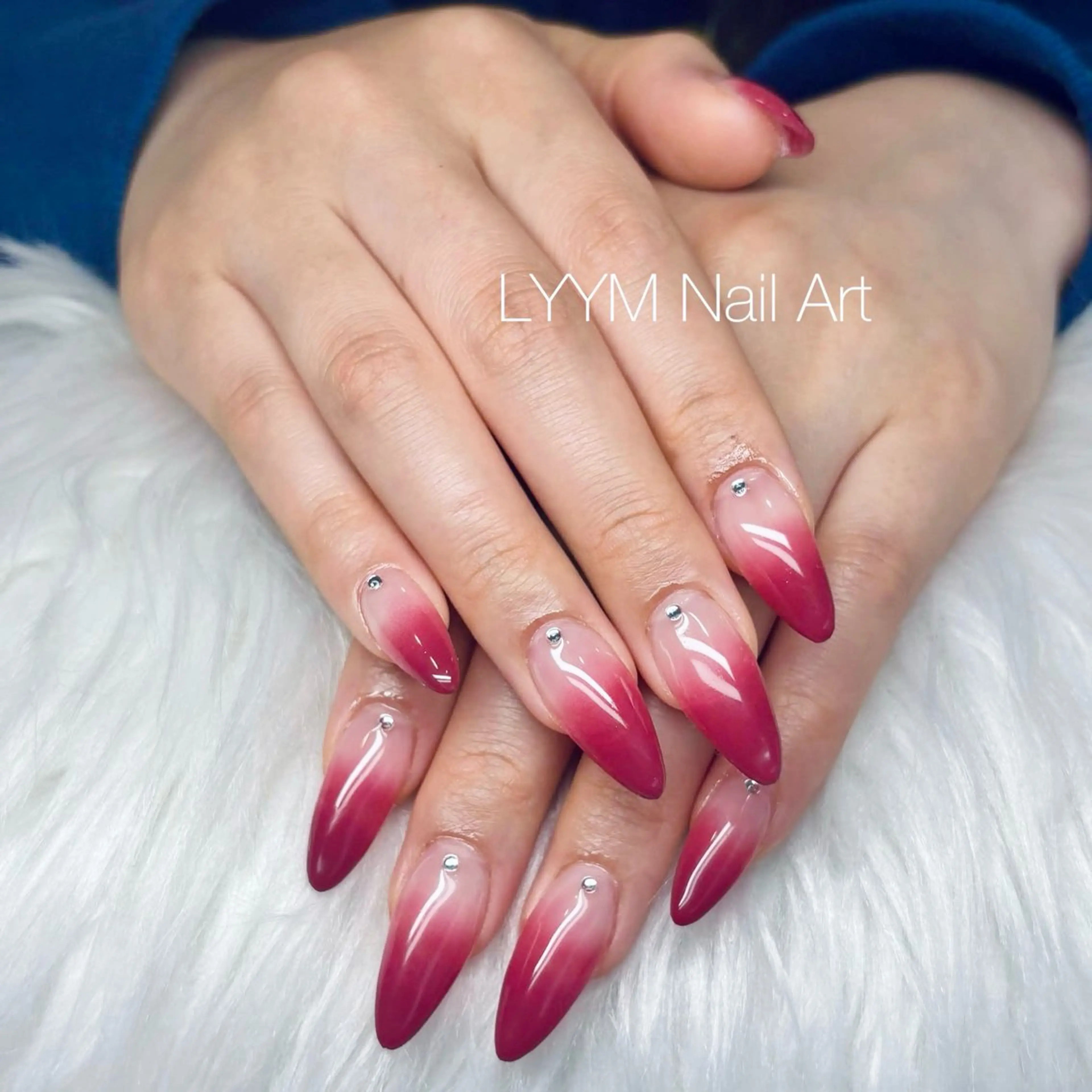 ネイル アートネイル ゴージャス グラデーション 赤色 ハンドネイル LYYM Nail Salonのネイルデザイン