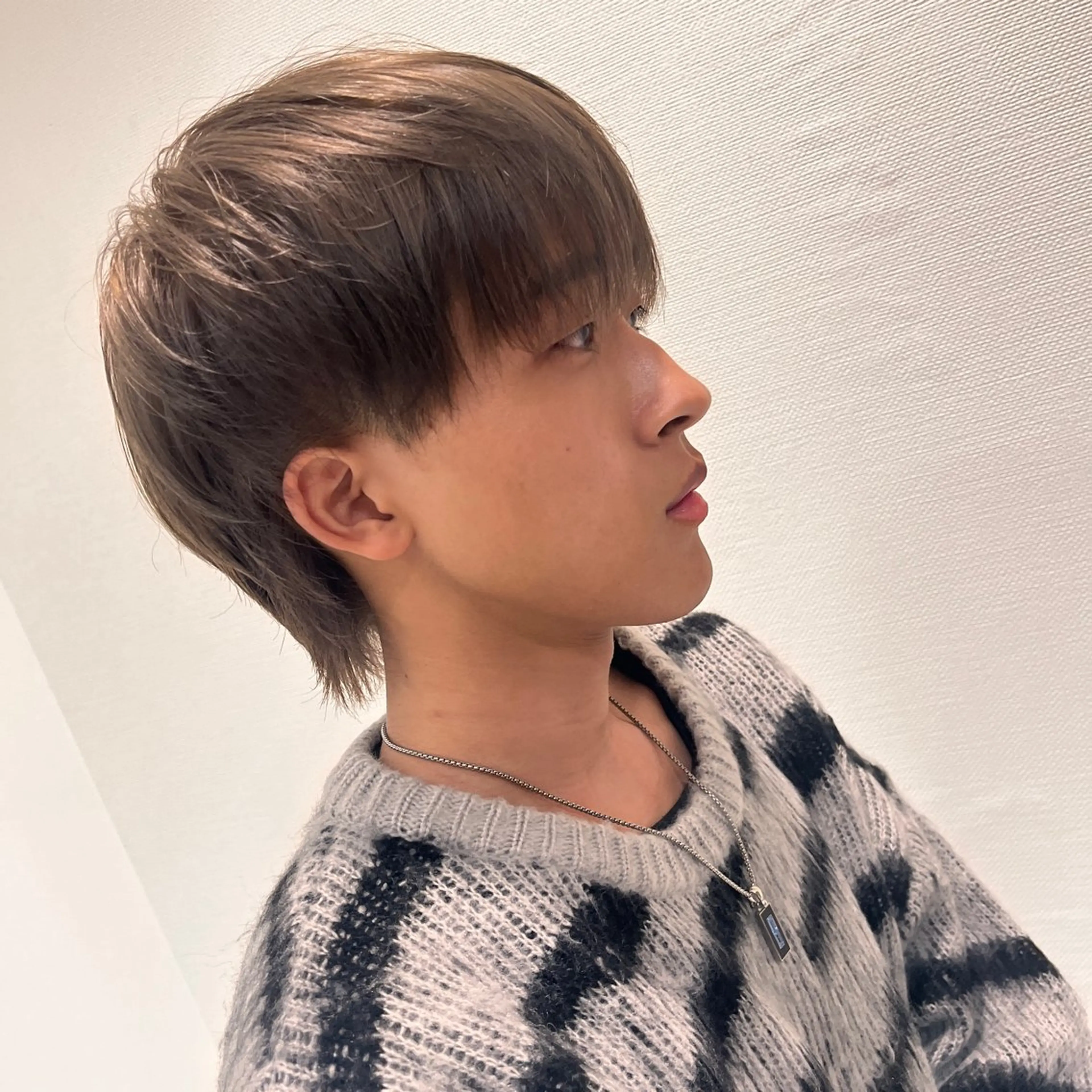 カラー メンズ メンズブリーチ 黒髪 ブリーチ シルバー 卒業式のヘアスタイル Hattori Ryukiのヘアスタイル