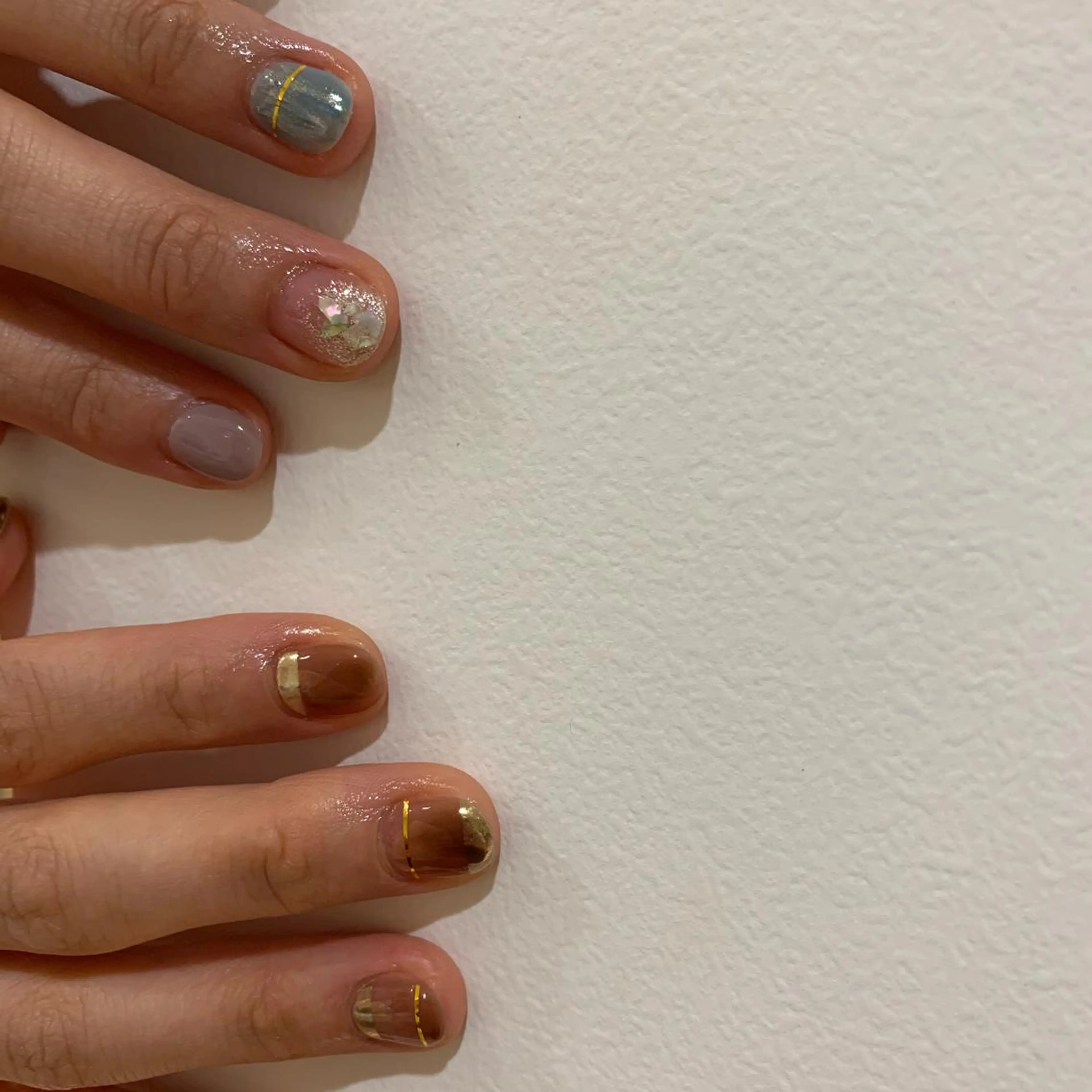 ネイル ブラウン ゴールド ハンドネイル 佐藤 穂乃香のネイルデザイン