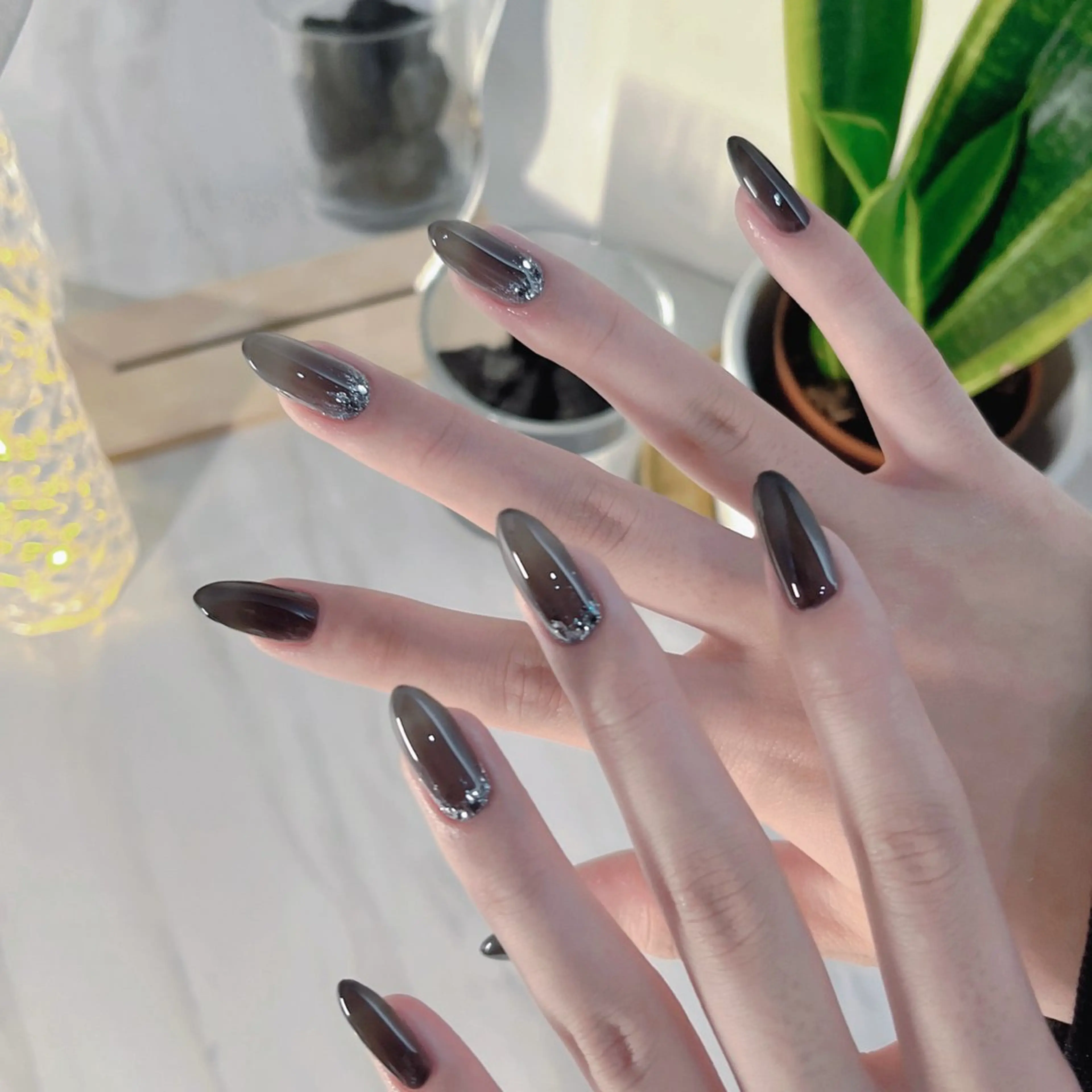 ネイル フットネイル フレンチネイル ジェルネイル ラメ(グリッター) ラメグラデーション ハンドネイル NEO Beauty Salon所属・𝐍𝐄𝐎 𝐉𝐔𝐑𝐈のネイルデザイン