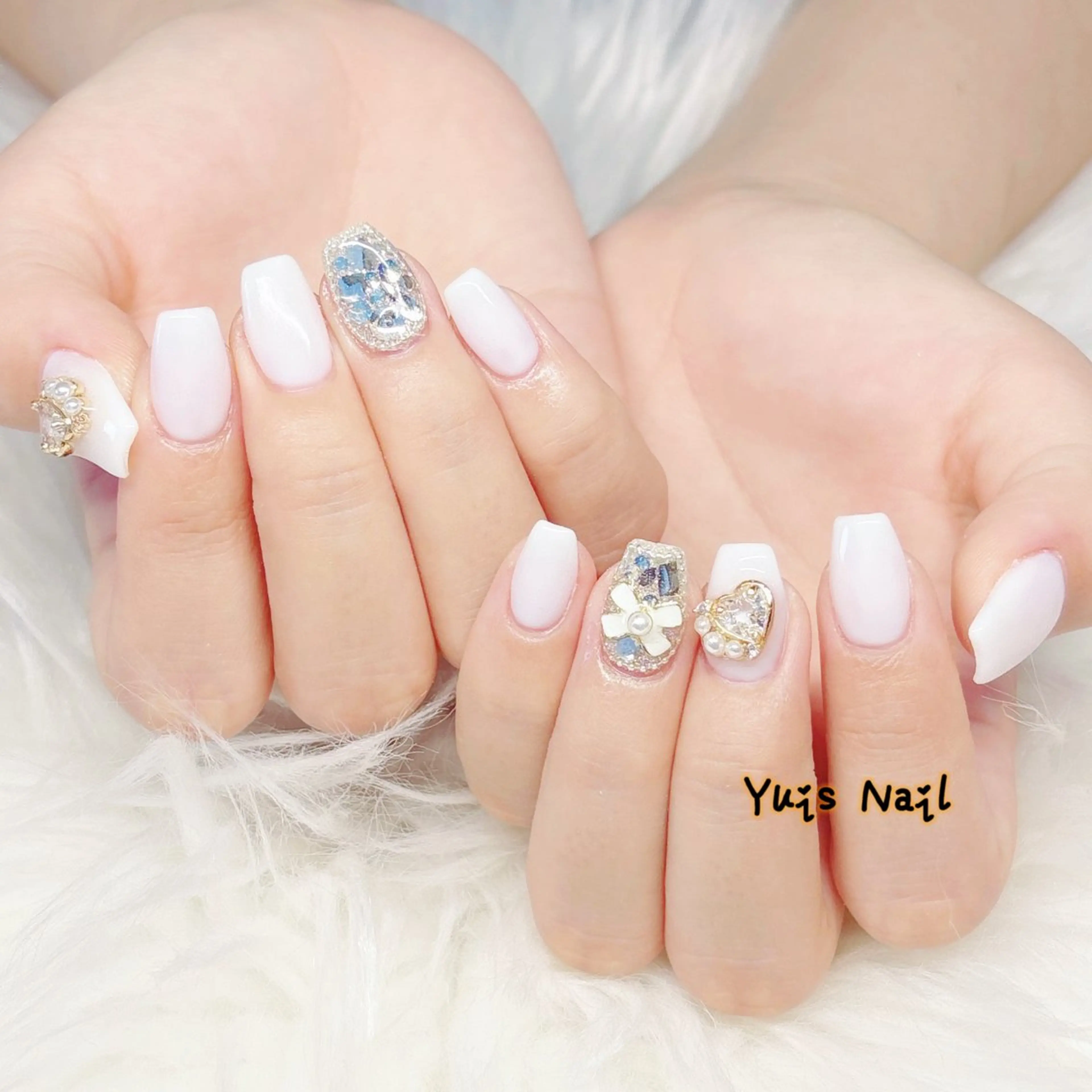 ネイル ハート キラキラネイル 持ち込み ホワイト 冬ネイル ハンドネイル Yuis Nailスカルプ専門のネイルデザイン