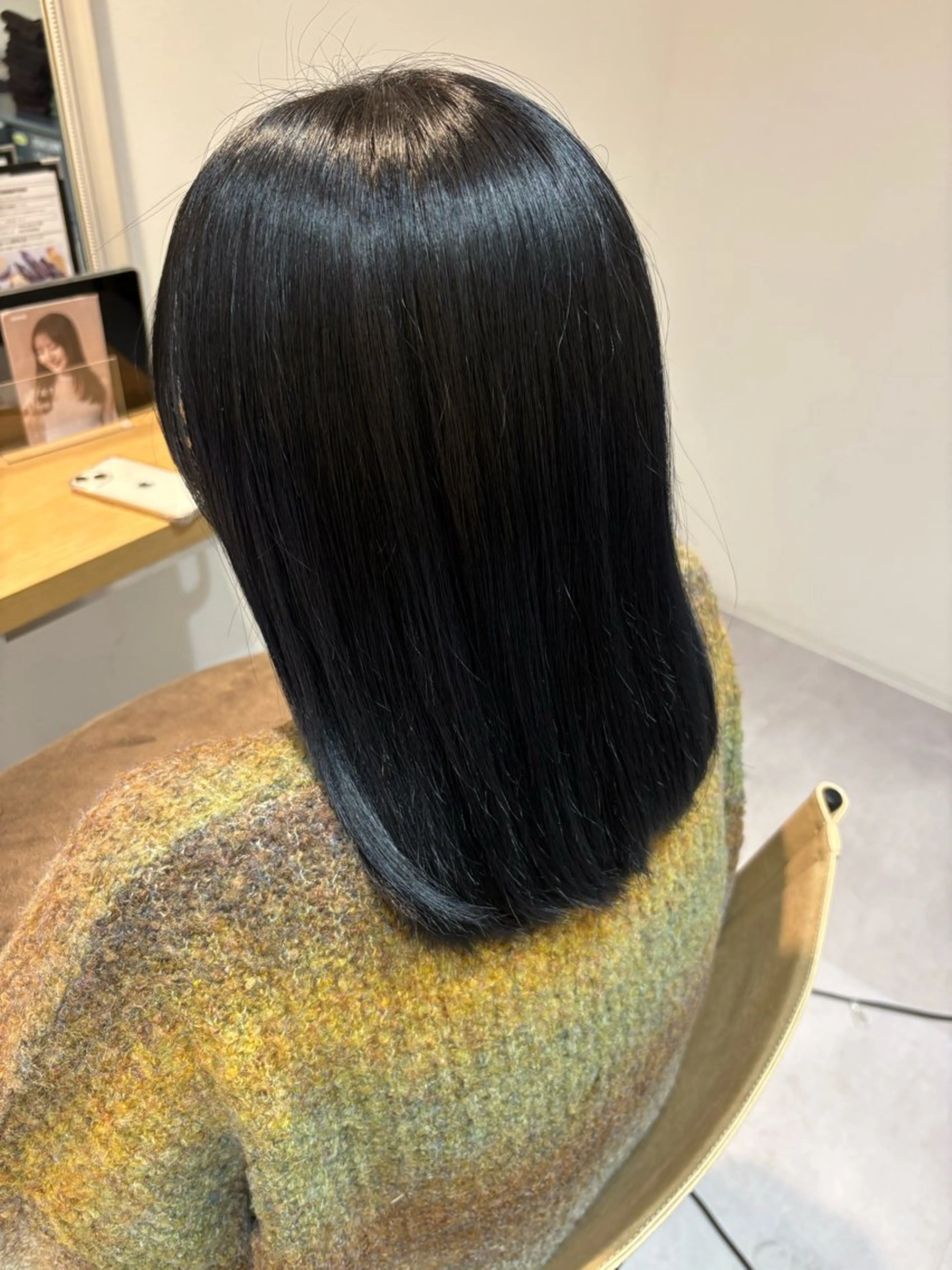 ミディアム カラー 黒髪 ブルーカラー ブルーブラック 藤田 小波のヘアスタイル