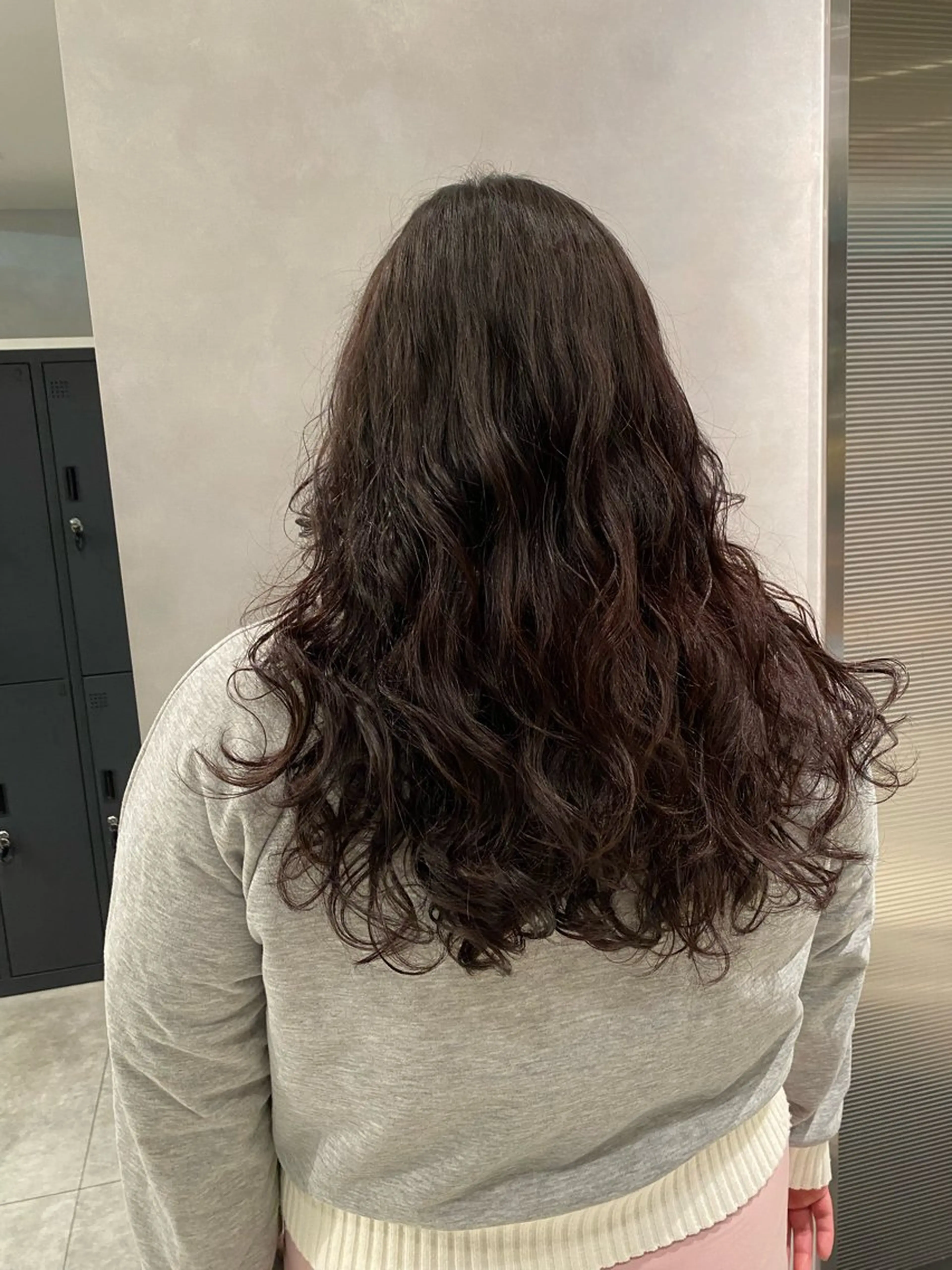 ロング パーマ カット パーマ コテ巻き風パーマ🫧 韓国パーマ反町海大のヘアスタイル