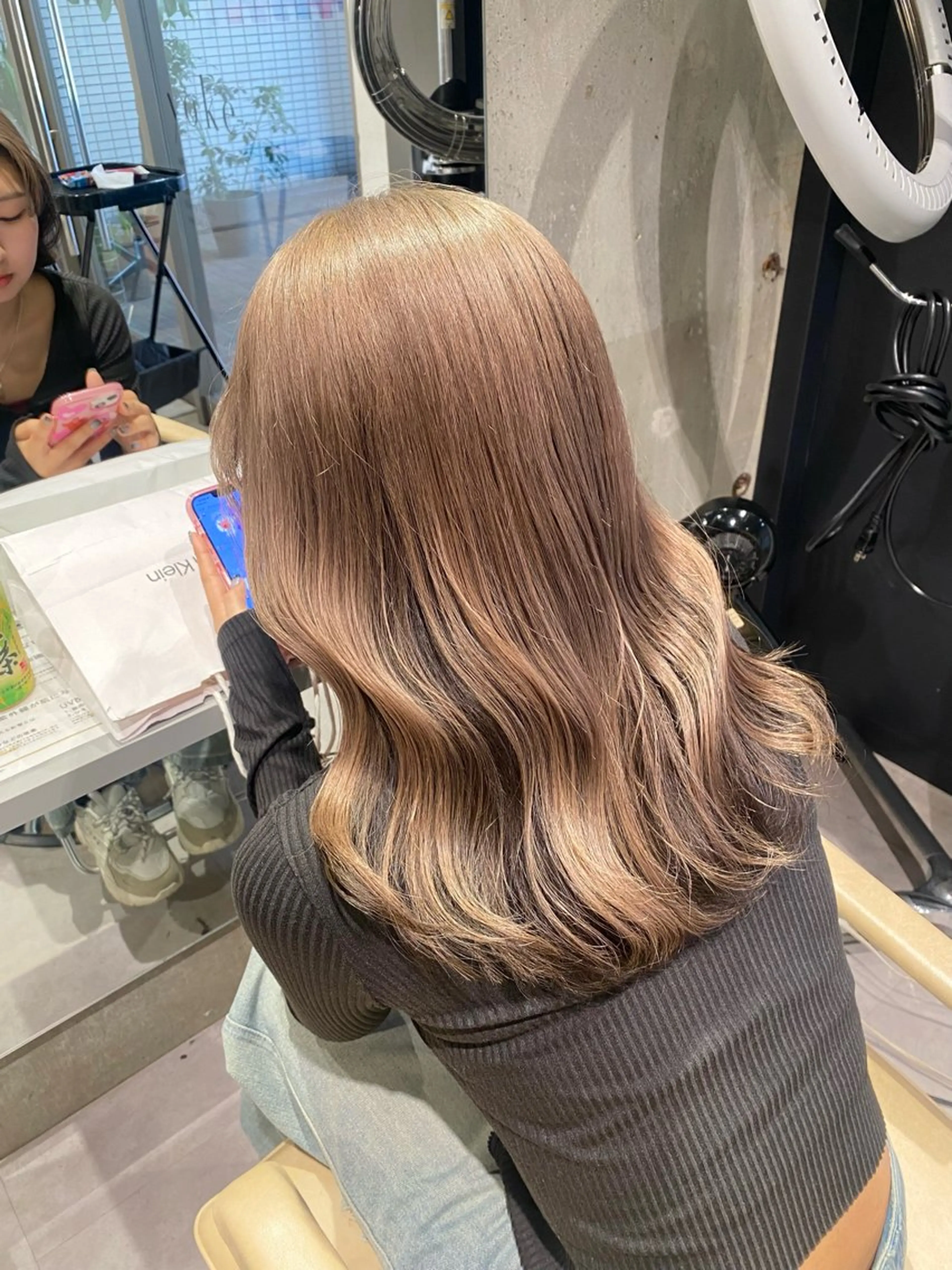 ロング カラー ブリーチ ヘアカラー mina🌿無料ショ ートカット募集中🚨のヘアスタイル