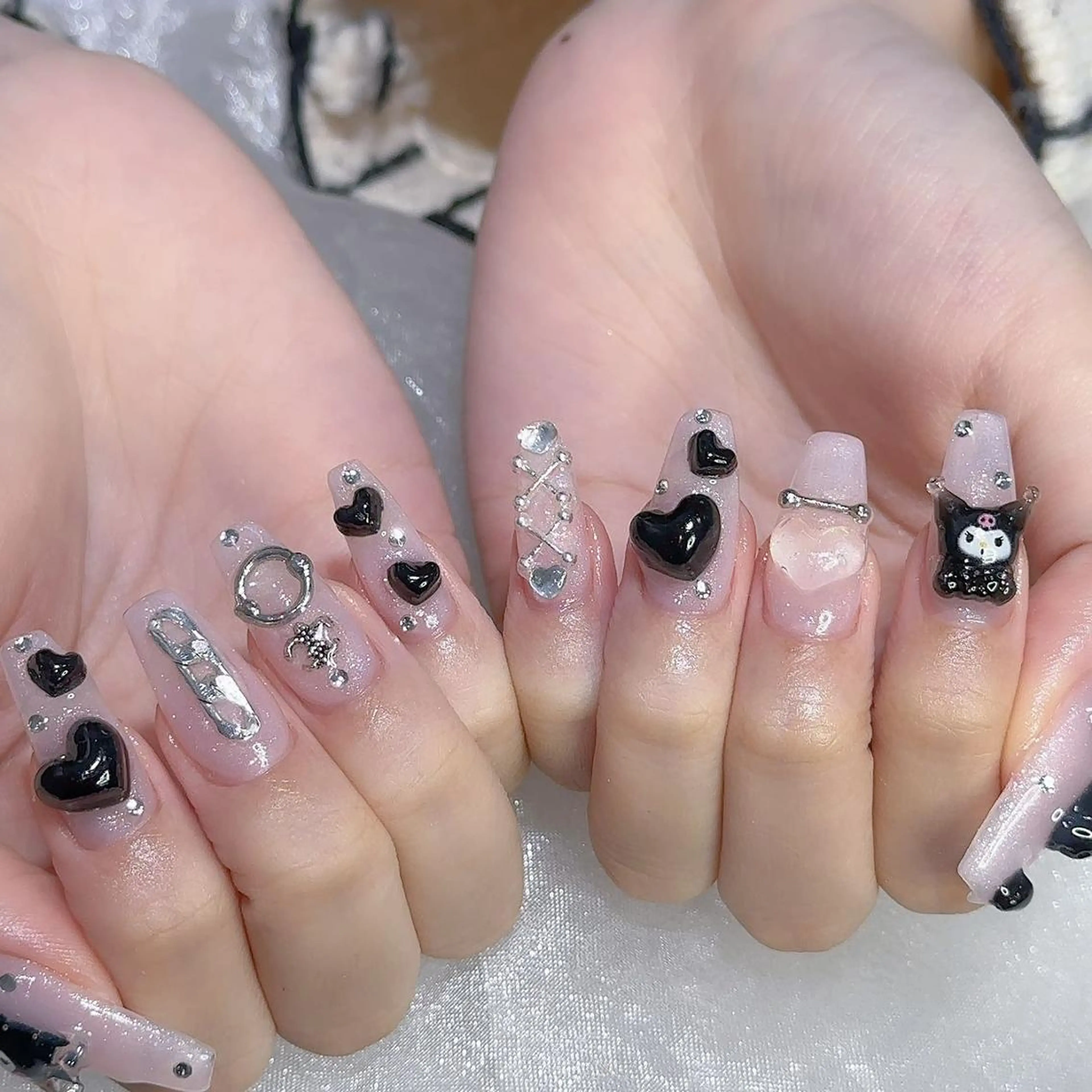 ネイル アートネイル 長さ出し ネイルチップ Queens テイのネイルデザイン
