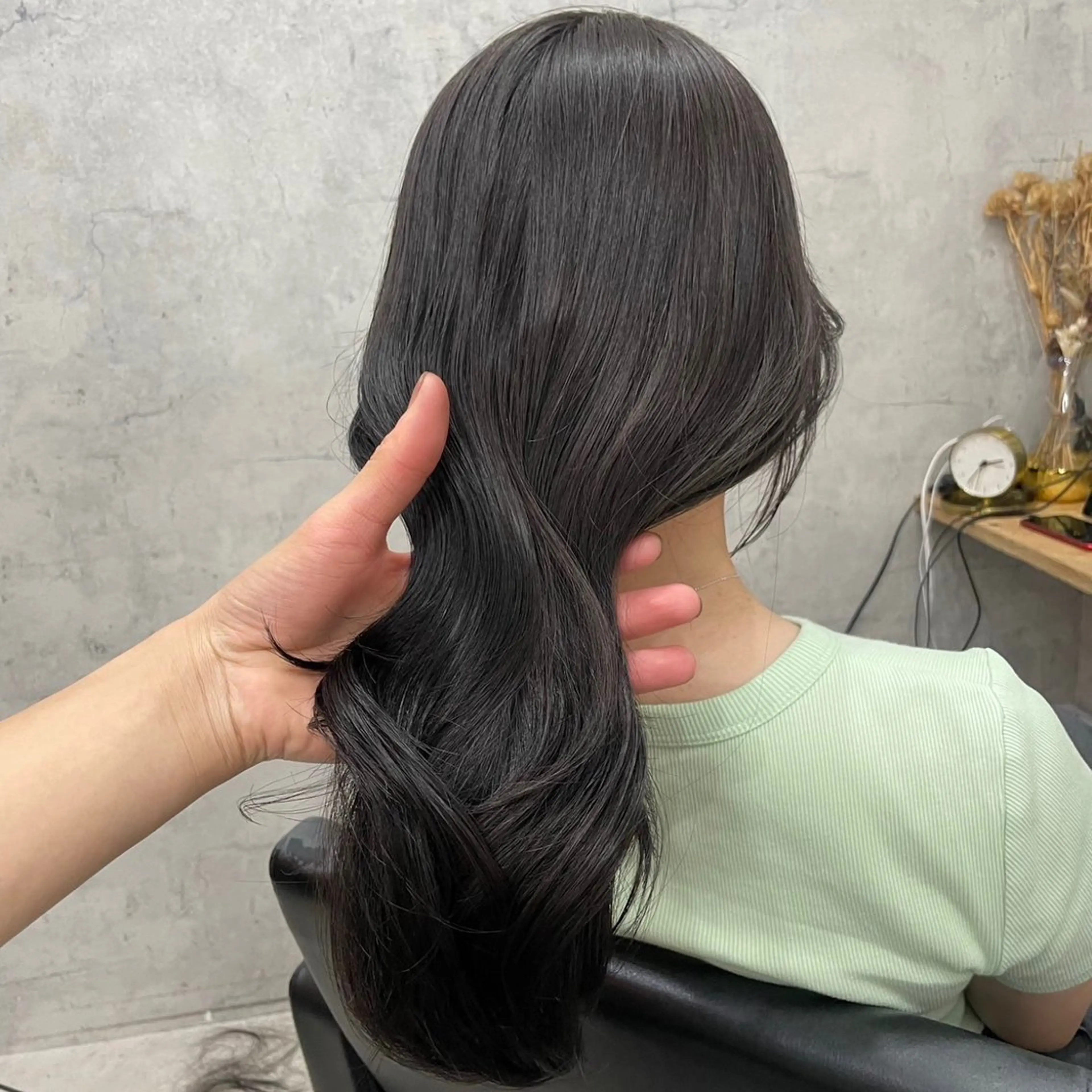 ロング カラー ダークグレー ヘアカラー 松下宗翔｜カラー｜ 福岡レイヤーカットのヘアスタイル